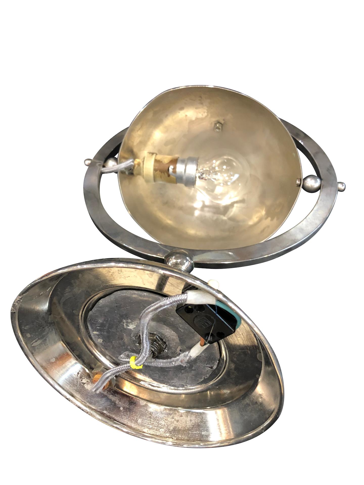 Kleine Metall-Tischlampe, Halbkugel in einem Kreis, Art déco, Frankreich 1930er Jahre im Angebot 2