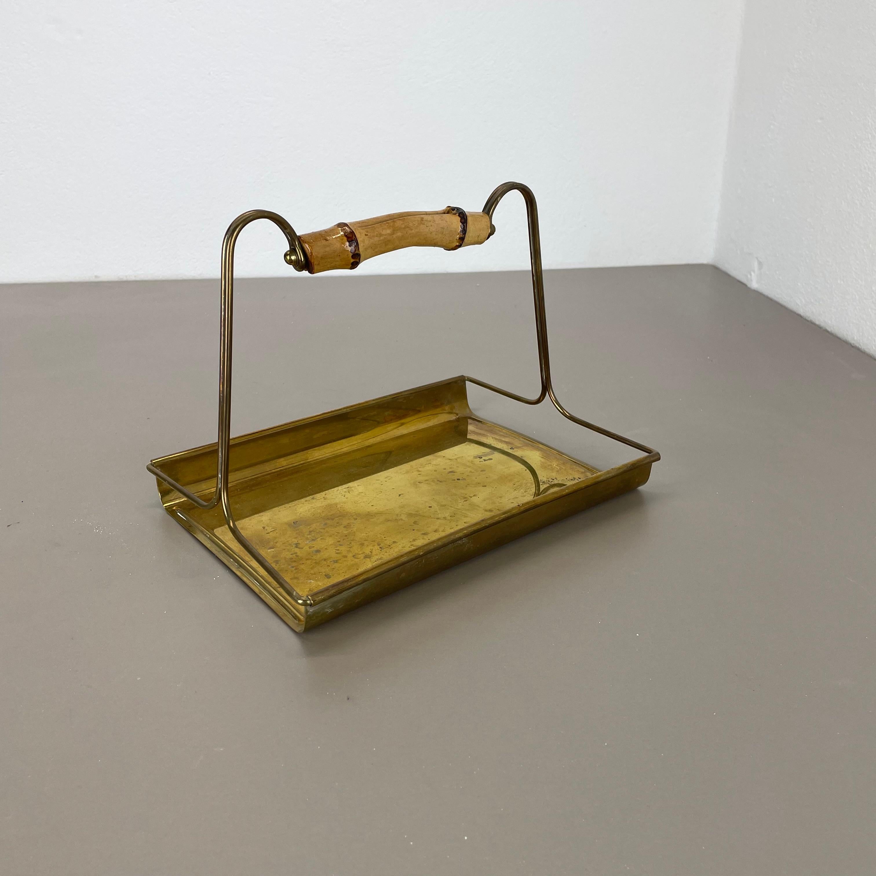 Article:

Tray element with bamboo handle


Producer:

Grasoli, Germany


Origin:

Germany


Material:

Bamboo and brass


Decade:

1950s


Description:

This original midcentury tray element was produced in the 1950s in Germany by Grasoli,