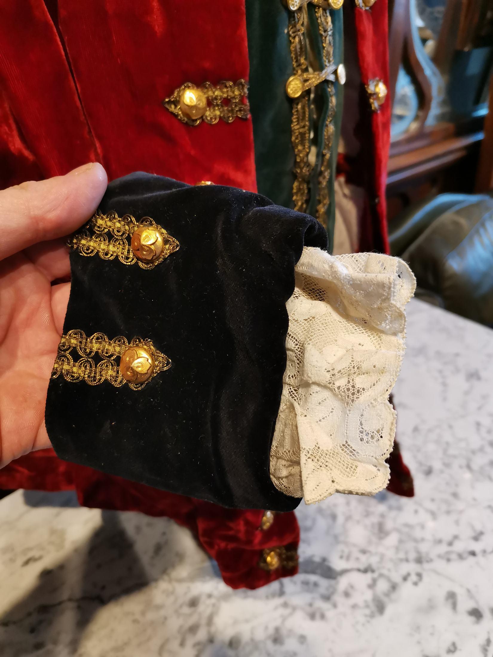Petite et ancienne costume Luis XVI début du 20e siècle en vente 3