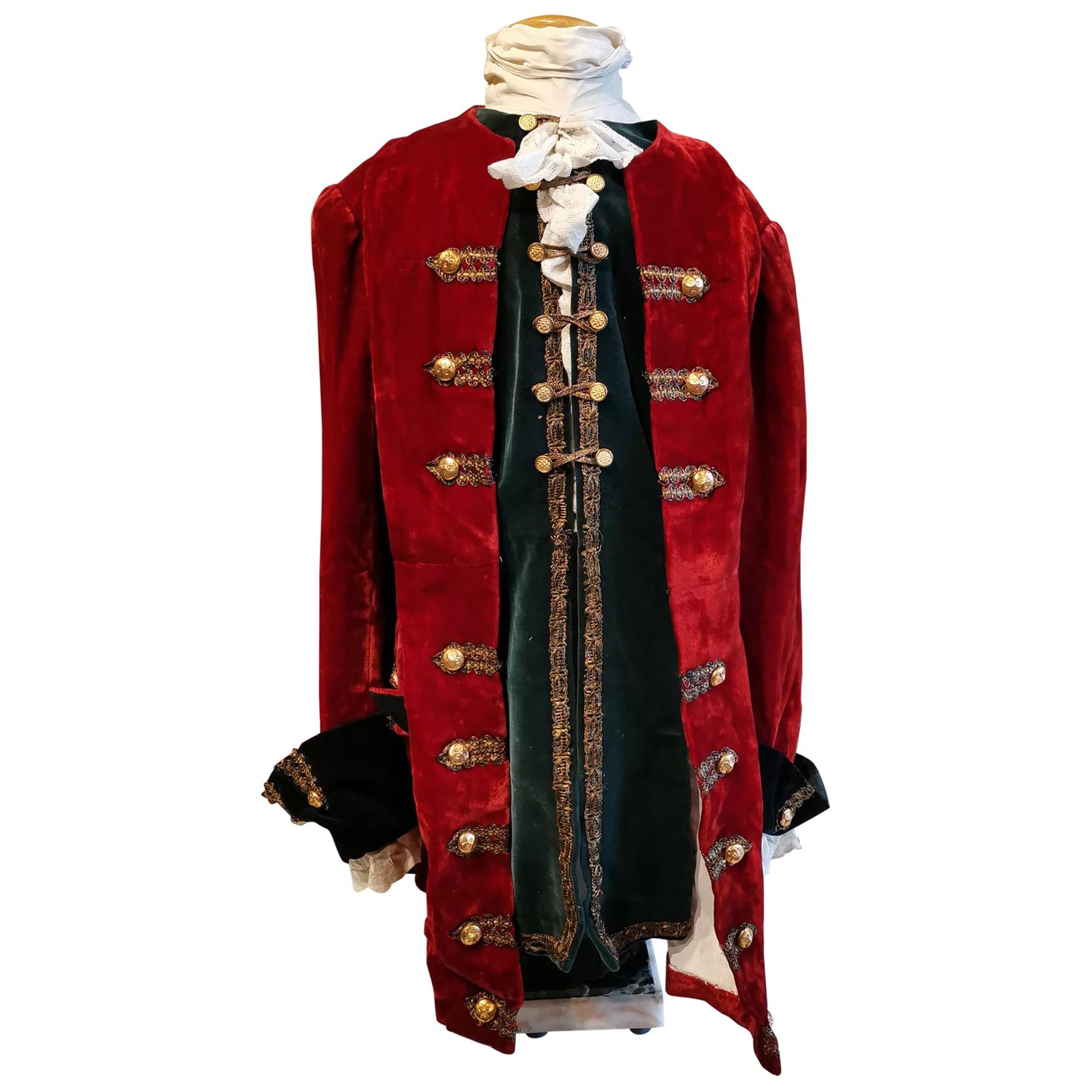 Petite et ancienne costume Luis XVI début du 20e siècle en vente