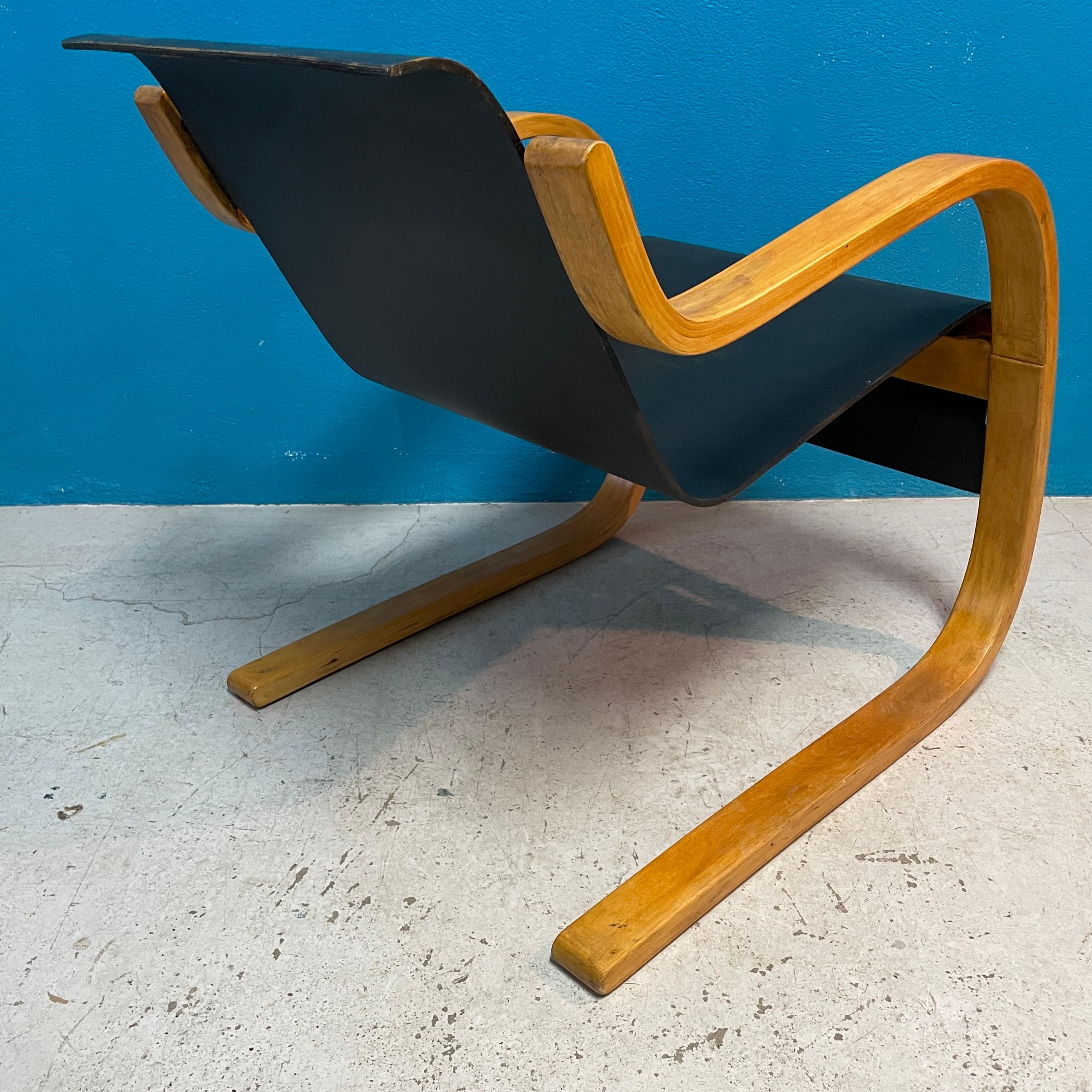 Little Paimio Cantilevered Chair by Alvar Aalto, Model 31/42 In Distressed Condition In Turku, FI