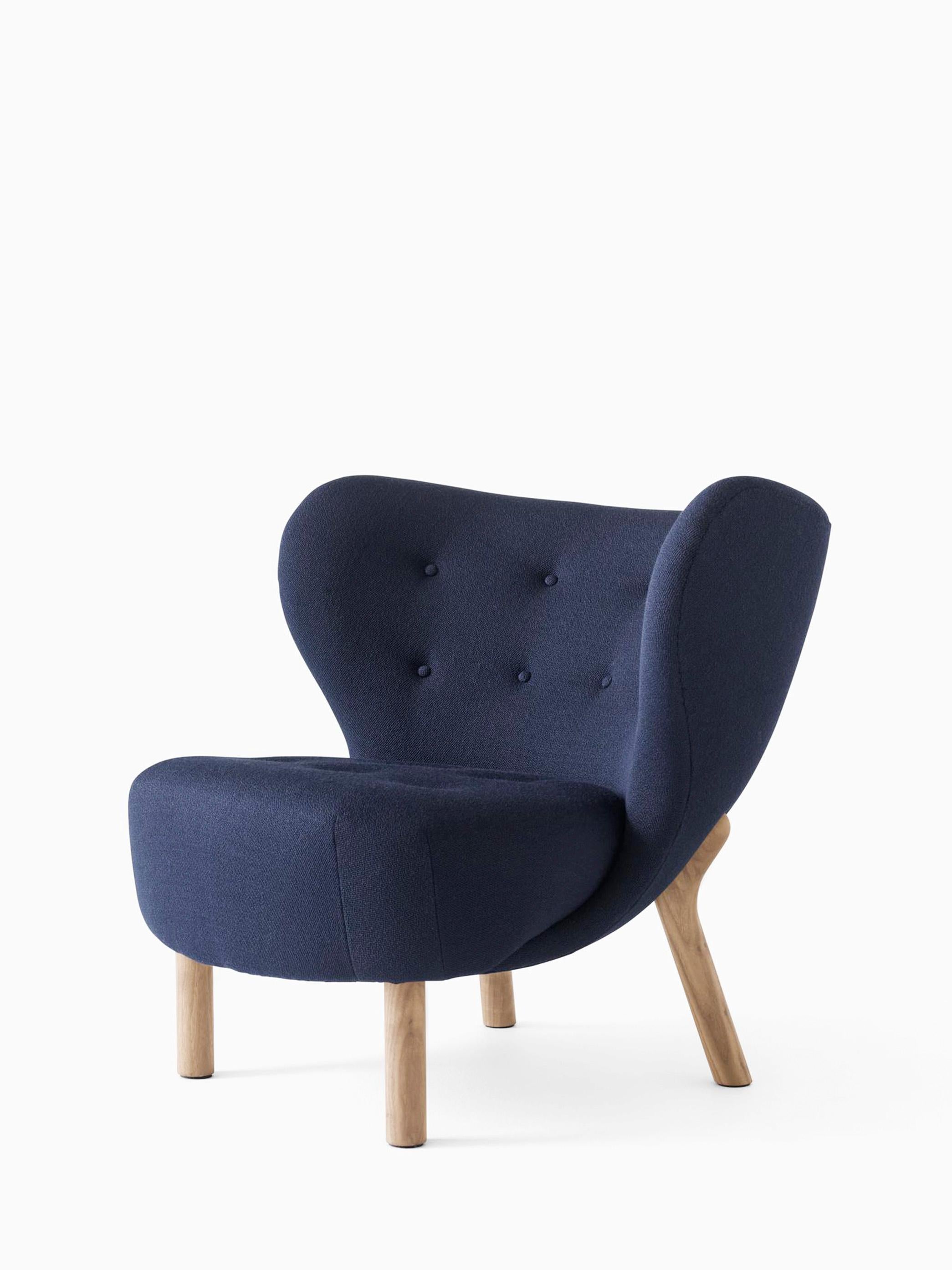 Little Petra Lounge Chair, in Kvadrat Vidar 554 & Oak by Viggo Boesen for &T Neuf - En vente à Dubai, AE