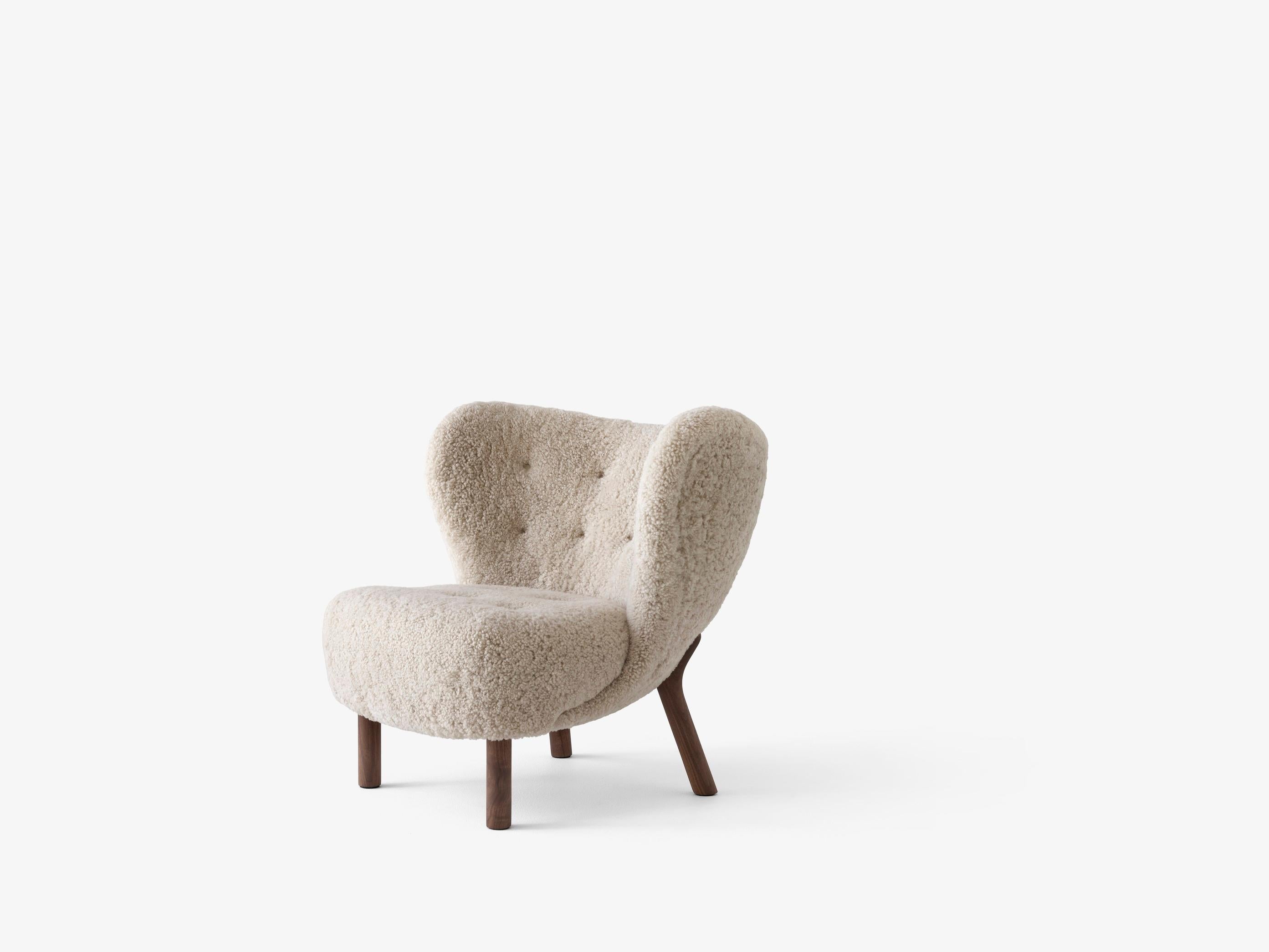 Scandinavo moderno Piccola Petra VB1, in pelle di pecora Moonlight e noce di Viggo Boesen per &Tradition in vendita