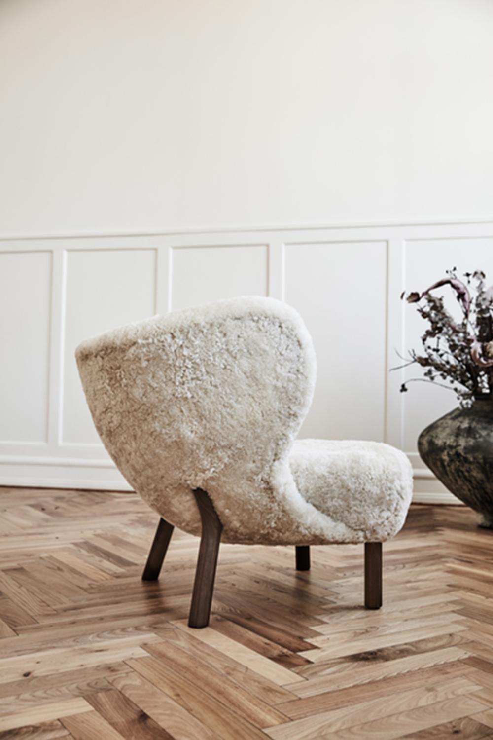 Scandinavian Modern Little Petra VB1, in Sheepskin Moonlight & Walnut by Viggo Boesen for &tradition For Sale