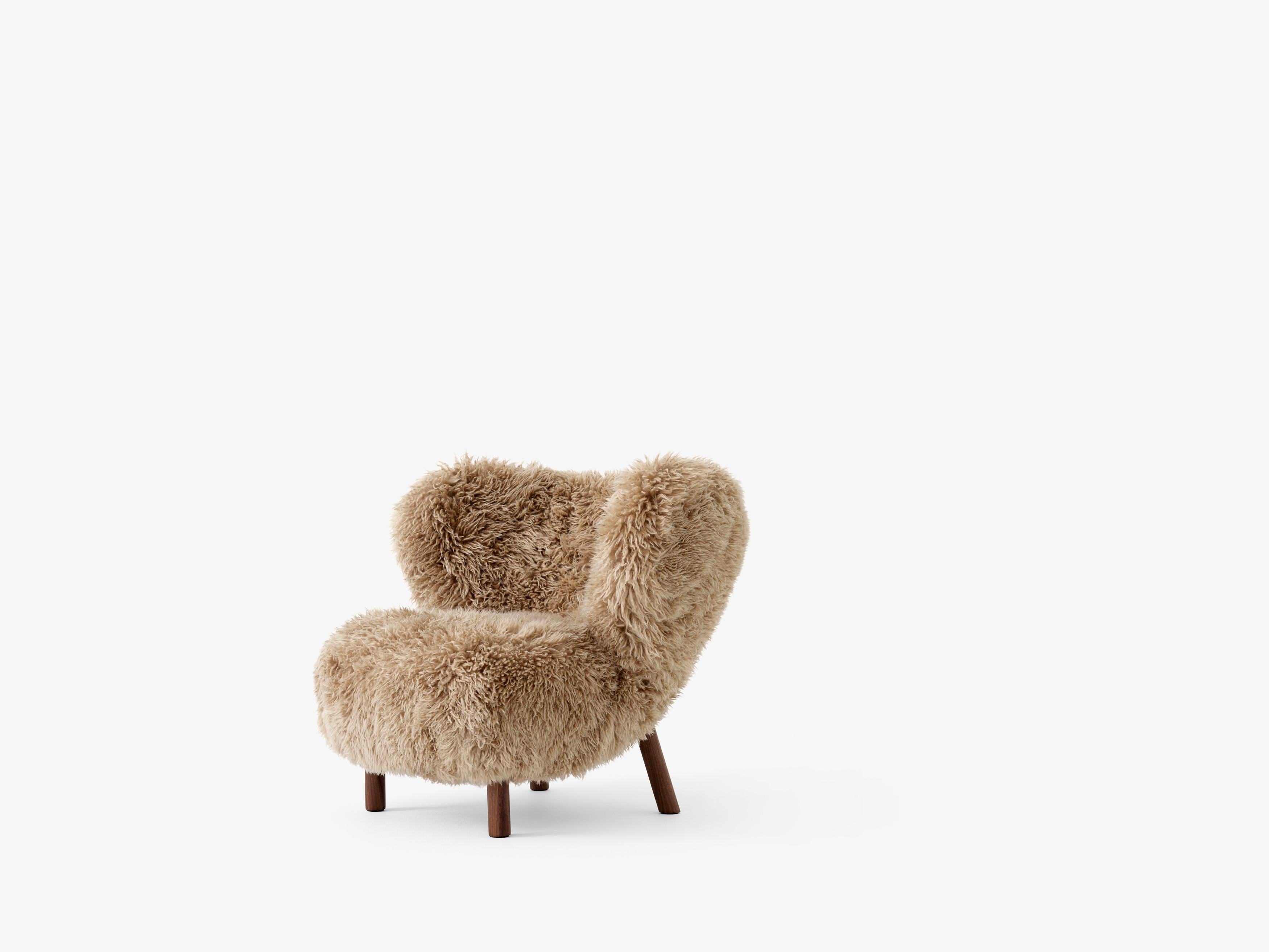 Danois Little Petra VB1 Chaise longue en peau de mouton/miel 50mm et noyer pour &Tradition en vente