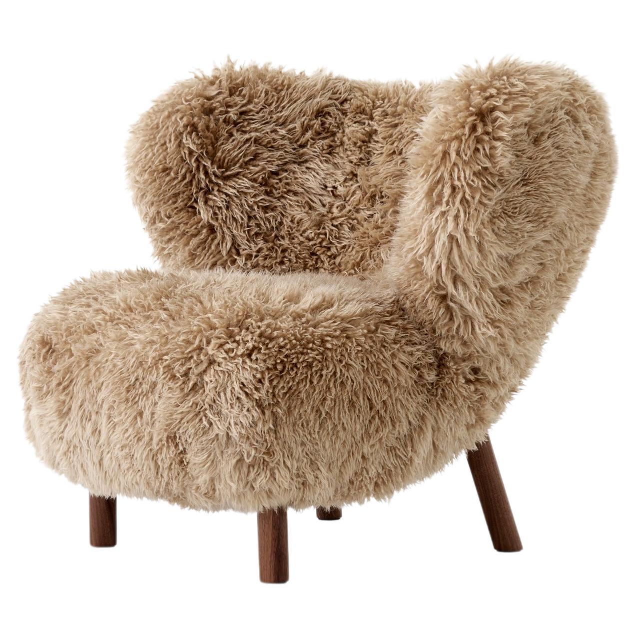 Little Petra VB1 Lounge Chair in Sheepskin/Honey 50mm & Walnut for & Tradition For Sale