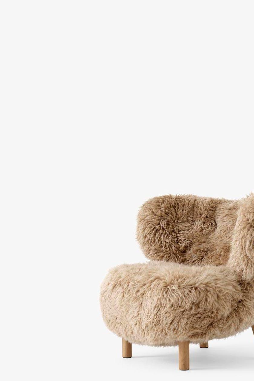 Scandinave moderne Little Petra VB1 Chaise longue en peau de mouton/miel 50mm & Oak pour &Tradition en vente