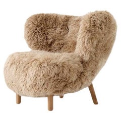 Little Petra VB1 Chaise longue en peau de mouton/miel 50mm & Oak pour &Tradition