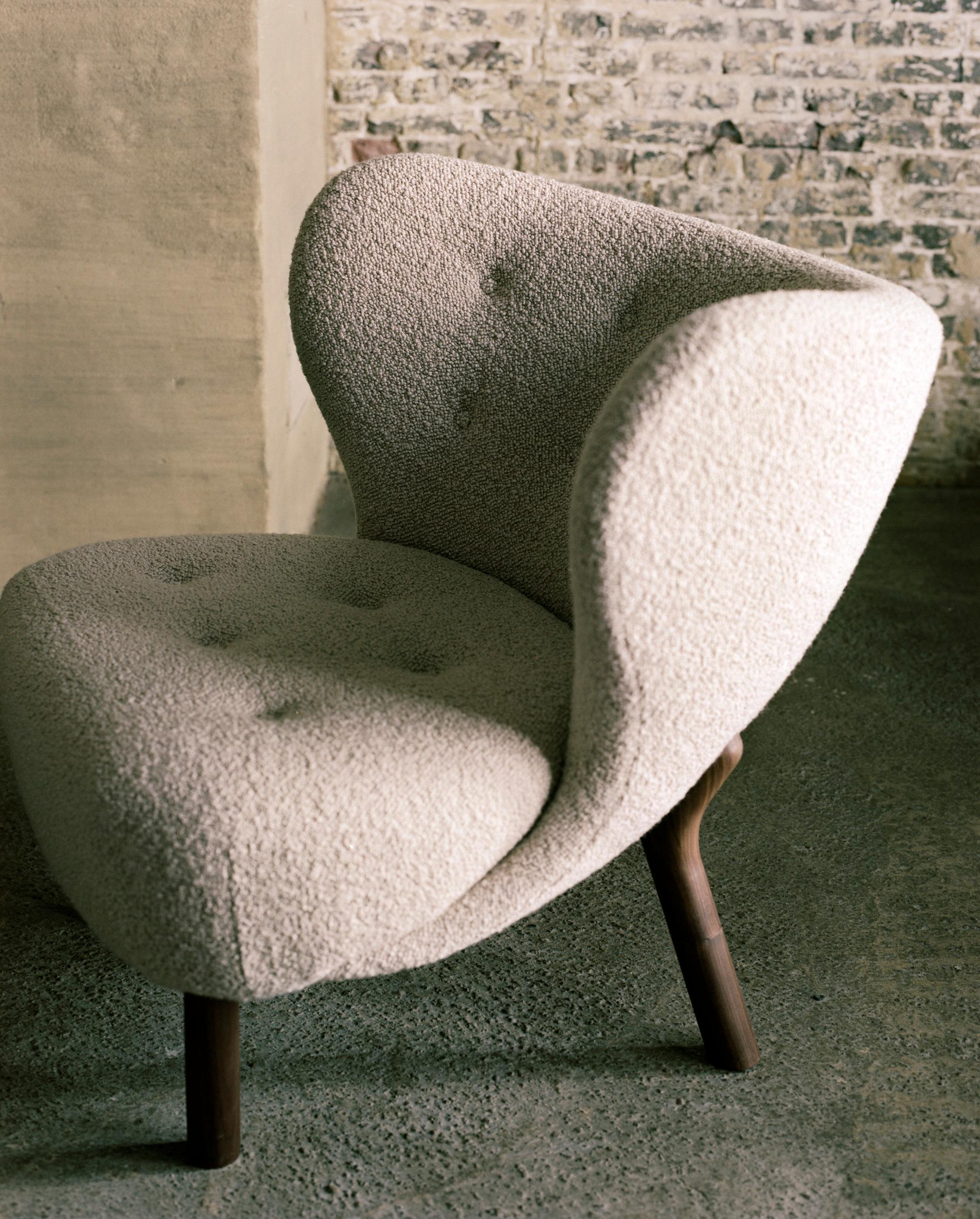 Fabric Little Petra VB1 Lounge Chair in Walnut & Karakorum 003, by Viggo Boesen for &T For Sale