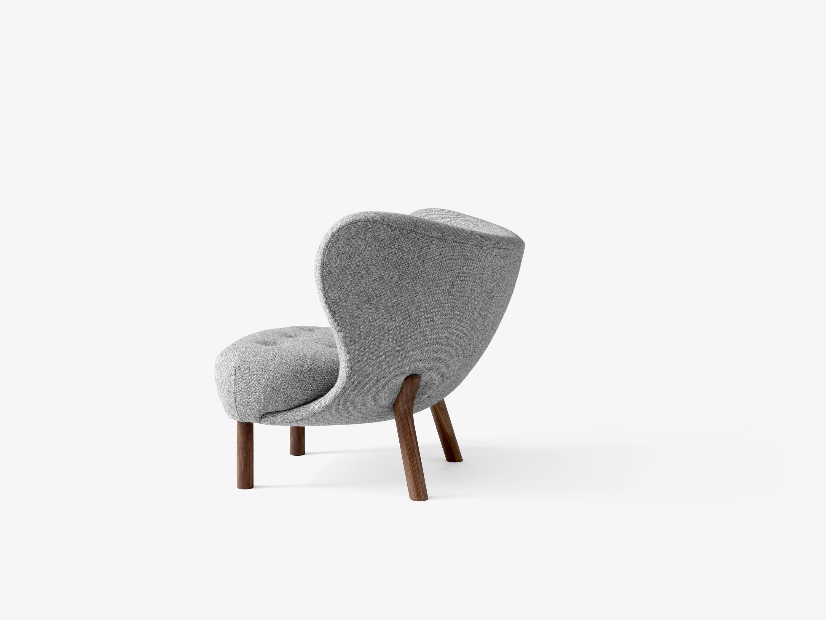 Tessuto Piccolo Petravb1 & Pouf in Hallingdal 130 & Noce di Viggo Boesen per &Tradition in vendita
