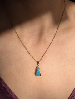 Pendentif en or 14k "Little Planet" en opale de roche australienne bleue et verte solide