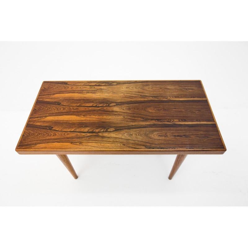 Classic Danish design rosewood coffee table / side table.
Modern line and style. During the process of wood conservation.
Preserved in very good quality and condition.