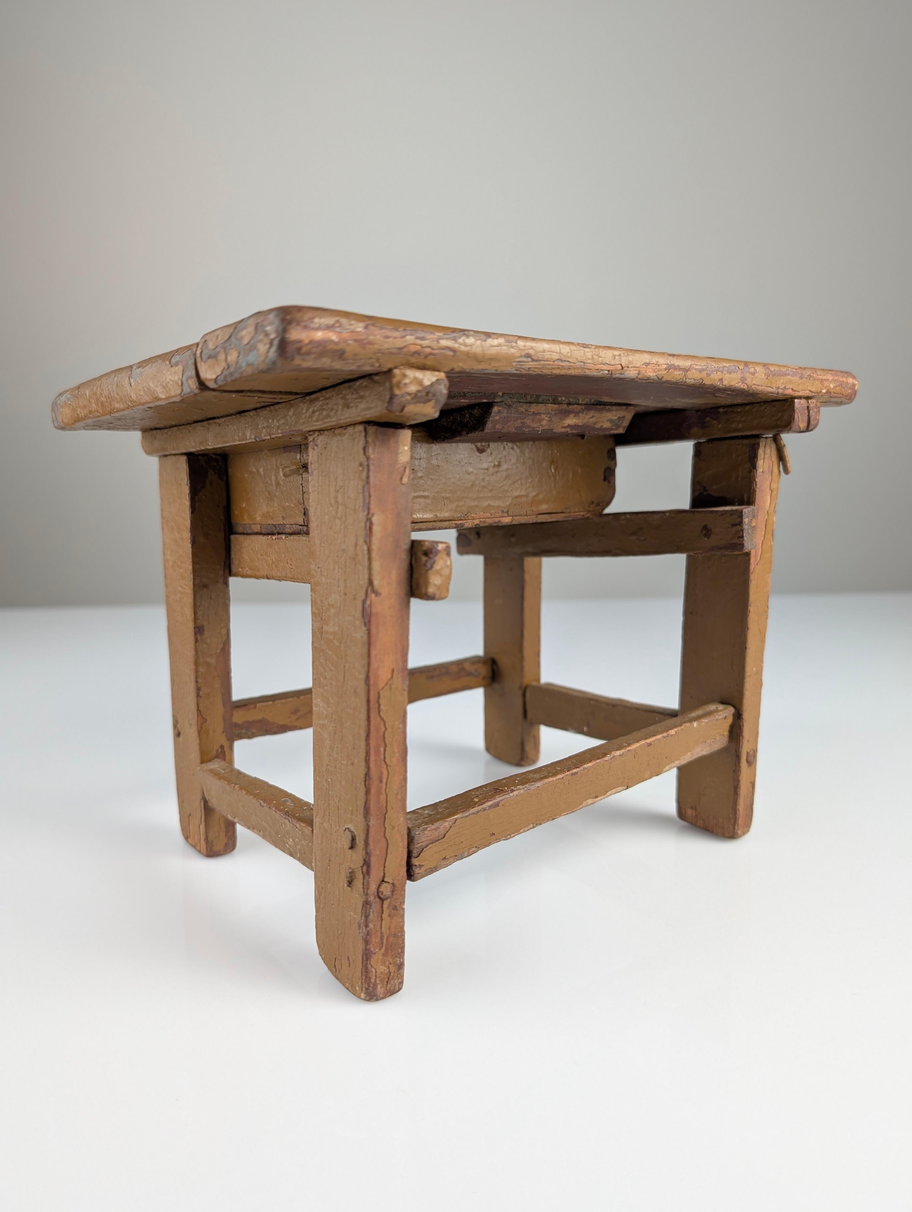 Petit meuble d'appoint rustique, 19e siècle en vente 4
