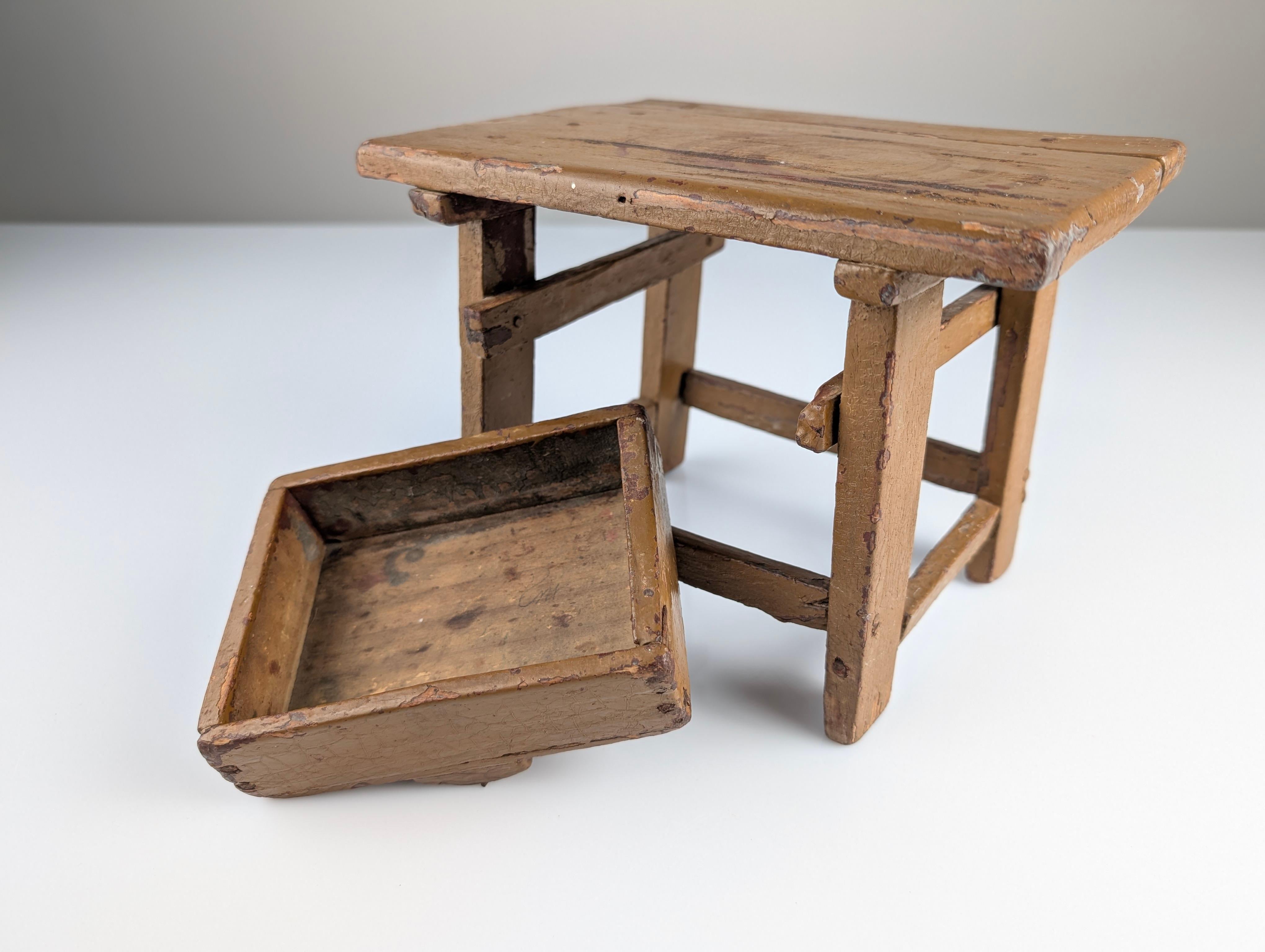 Petit meuble d'appoint rustique, 19e siècle en vente 6