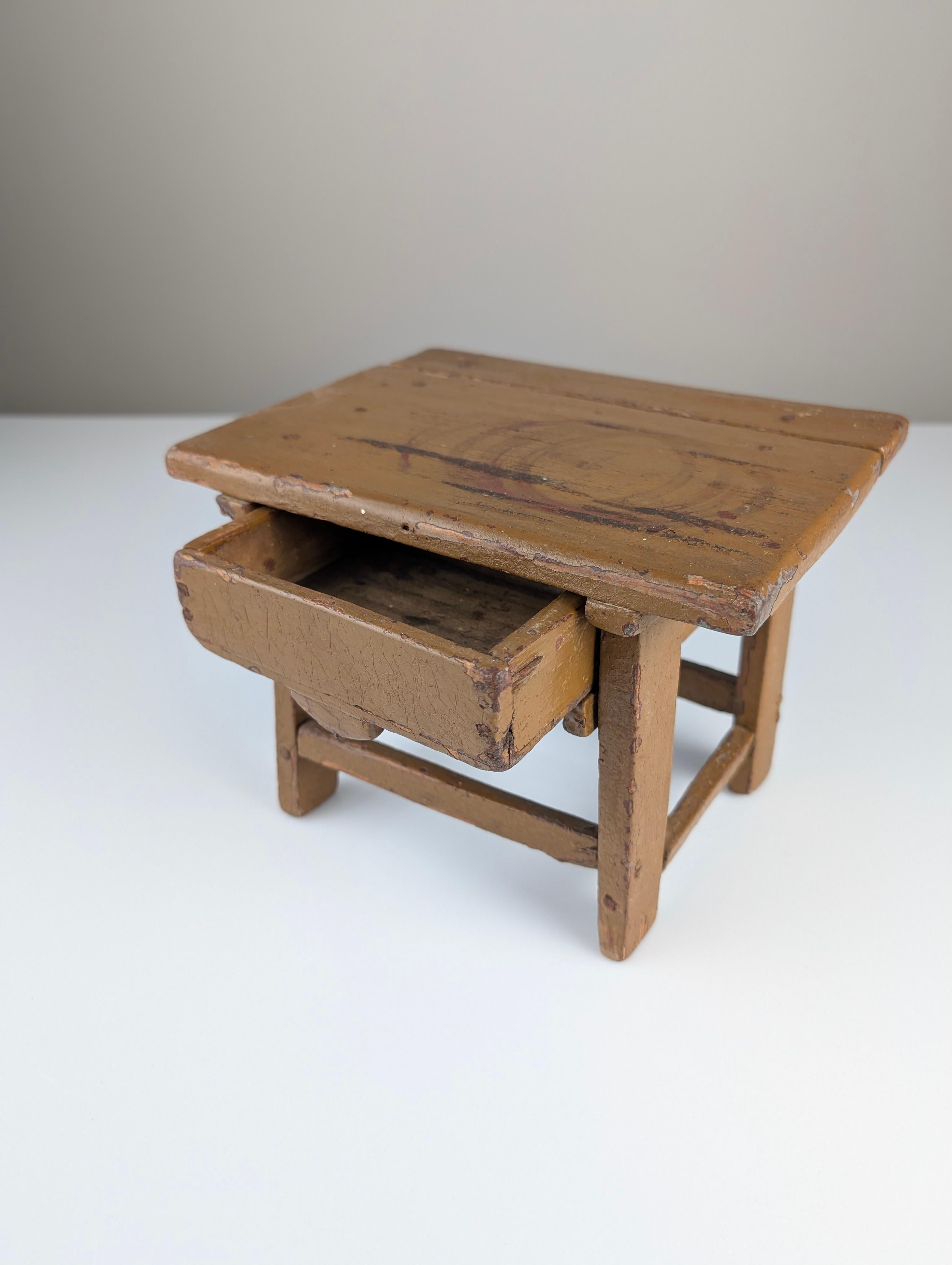 Petit meuble d'appoint rustique, 19e siècle en vente 1
