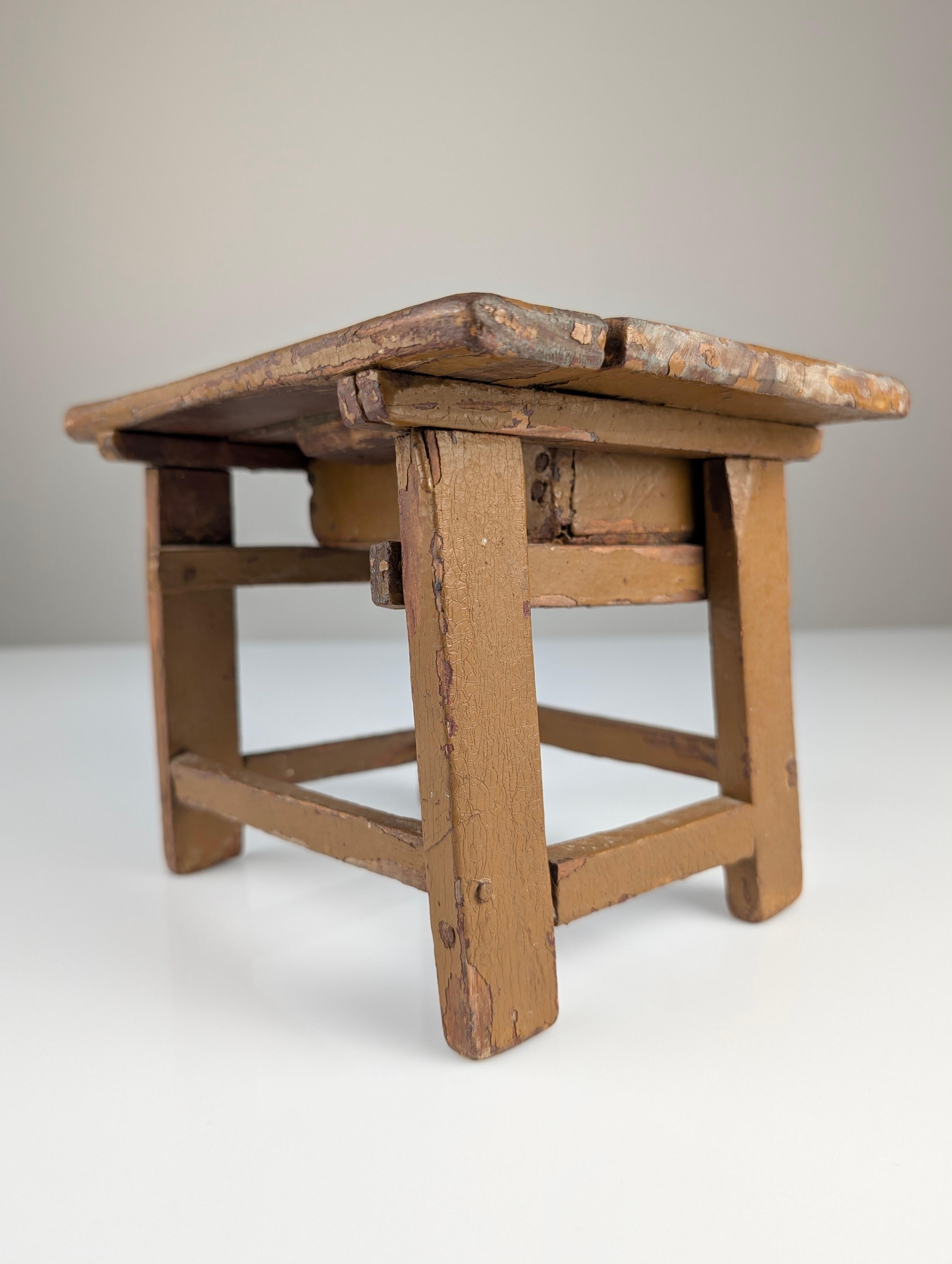 Petit meuble d'appoint rustique, 19e siècle en vente 3