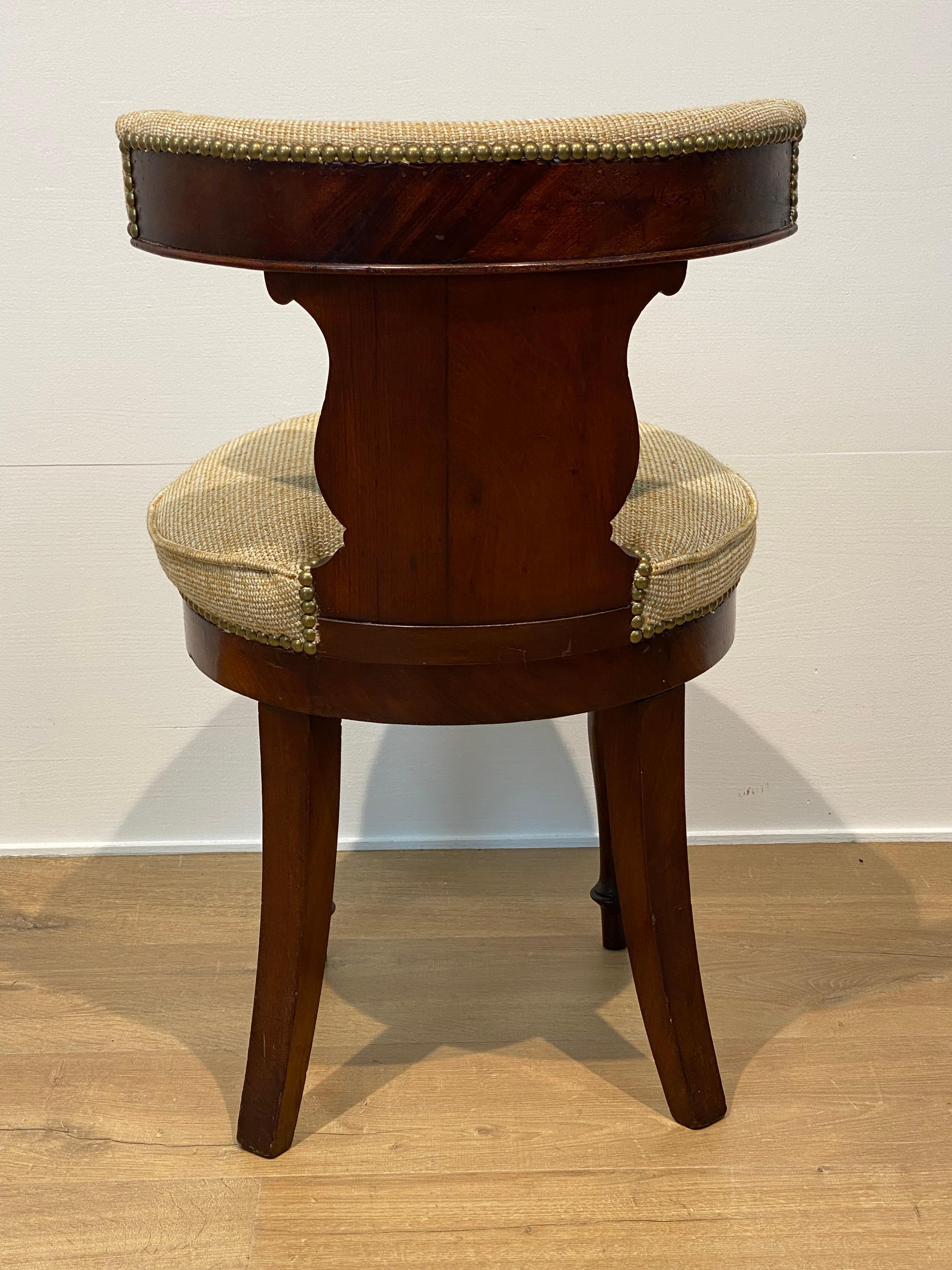 Petite chaise ancienne en vente 1