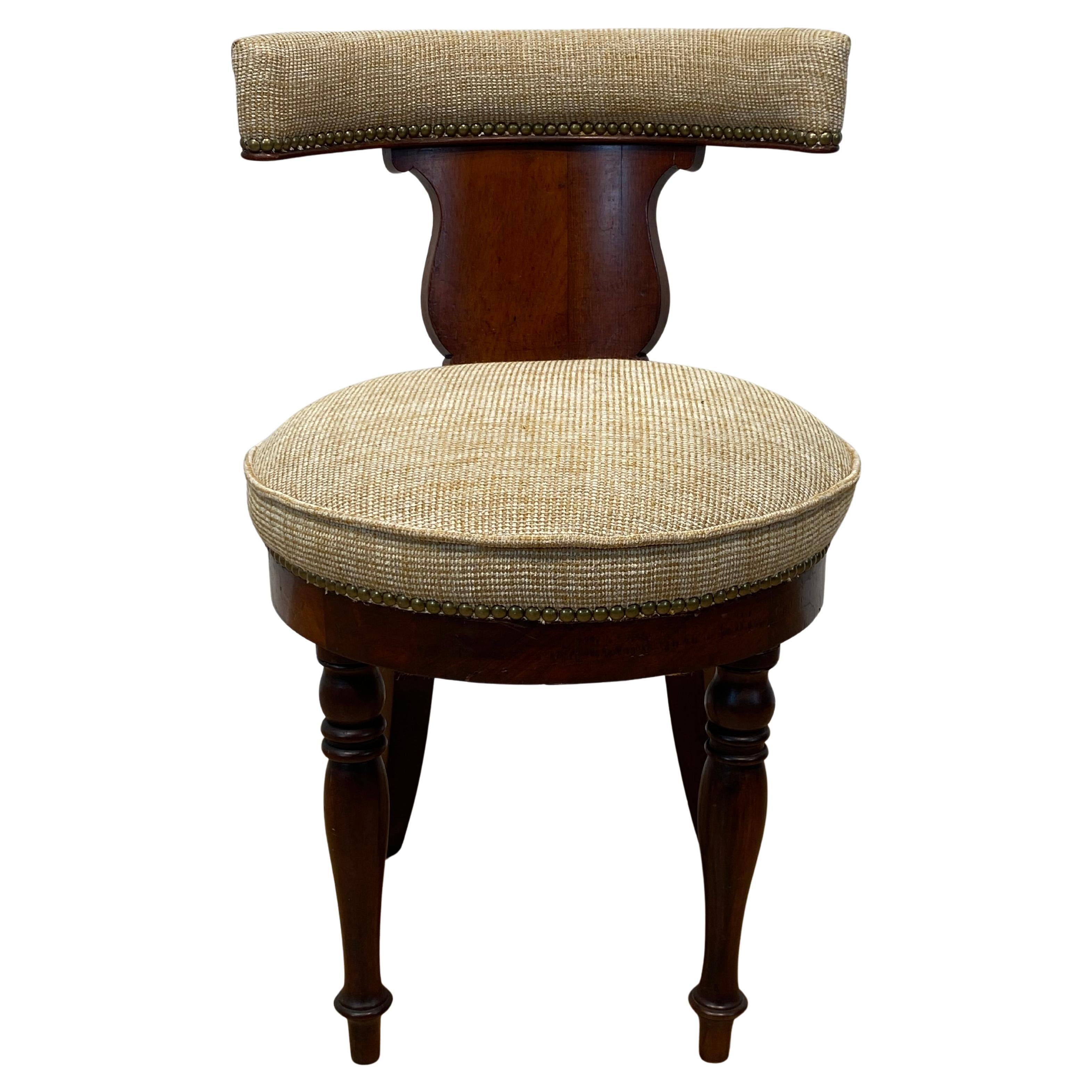 Petite chaise ancienne en vente