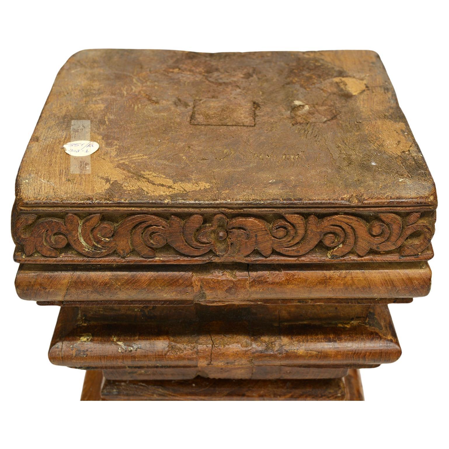 Little table base with two antique capitals, to use as You wish: in a wall structure, as a base for sculpture, on a garden wall too because it's of teak.
Now with a good price for closing activities.

ref. M/351 - 308.