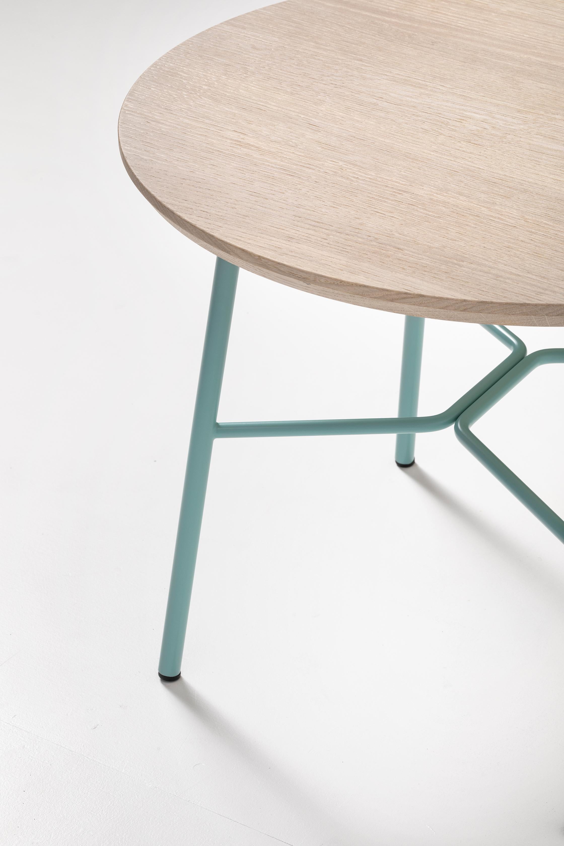Whether it’s square, rectangular, oval or round, Yuki Little Table comes in several shapes, sizes and finishes. The painted metal base in standard or special colours can be combined with a HPL, marble or glass ceramic top for living spaces in the
