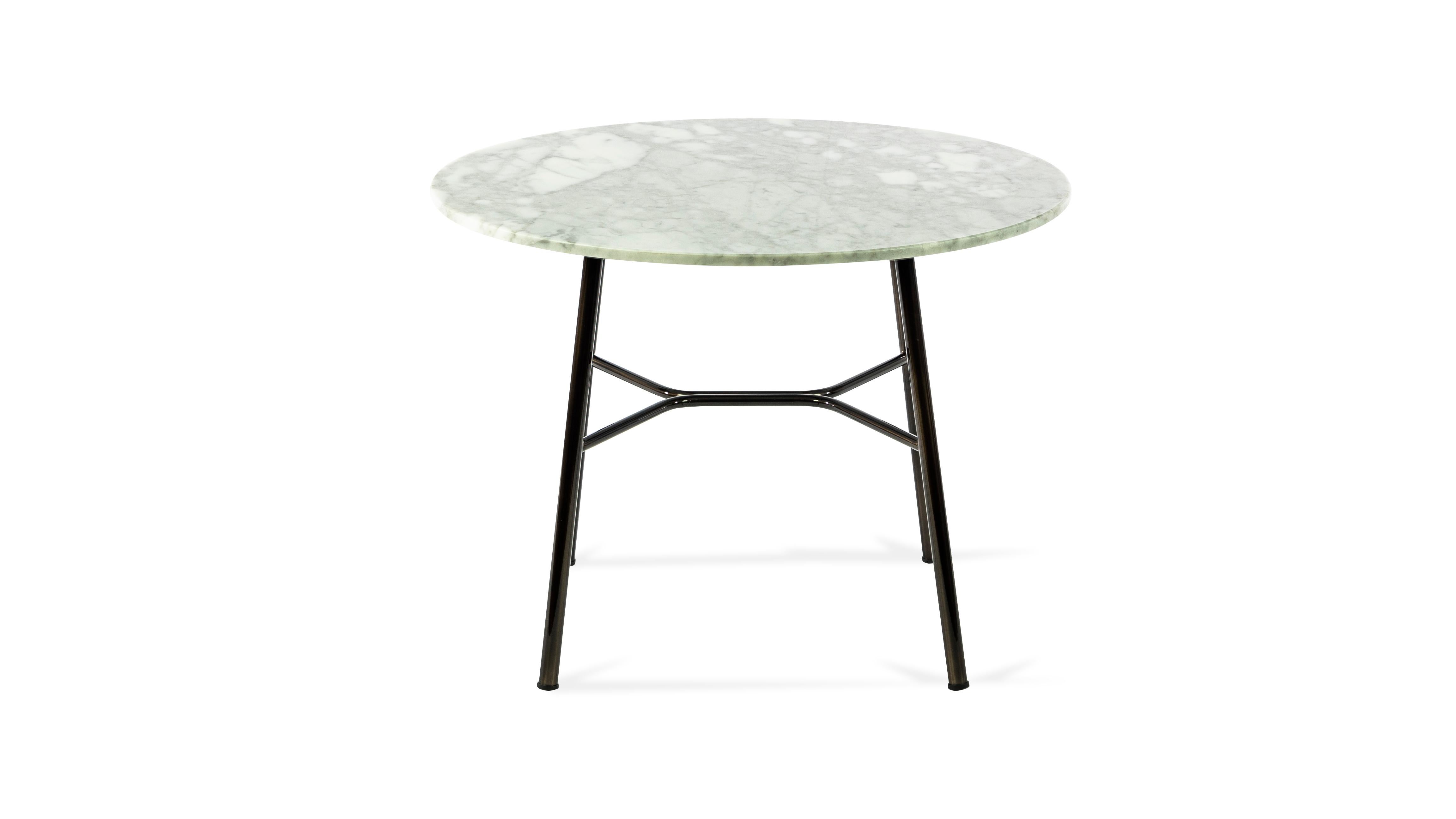 Coffee table, with metal frame, painted in standard or special colors, top available in glass ceramic color white Calacatta marble diameter 50 cm. height 45
It fits perfectly in a hotel lounge or home environment.