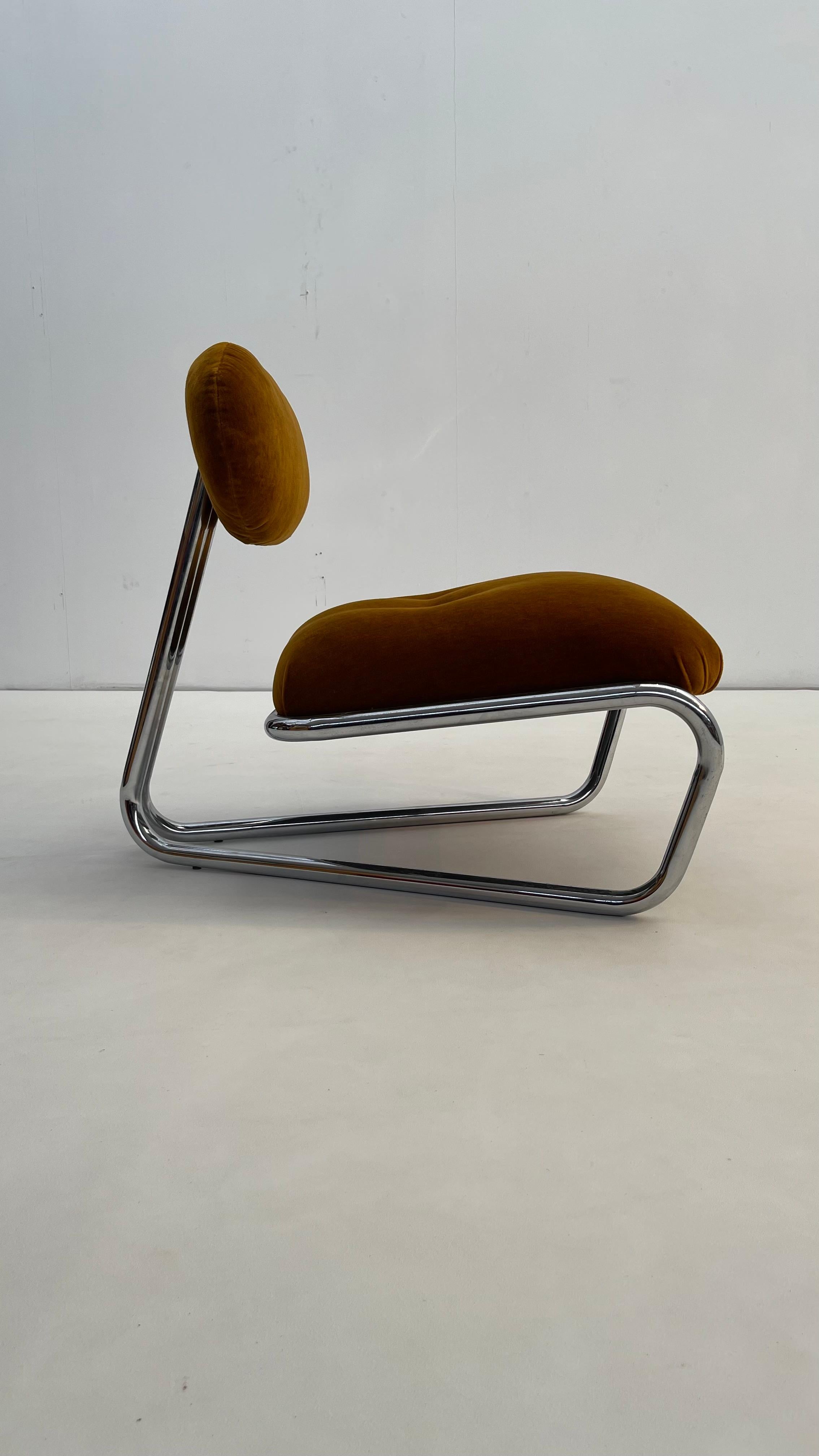 Little tubular lounge chair in rusty orange velvet For Sale 3