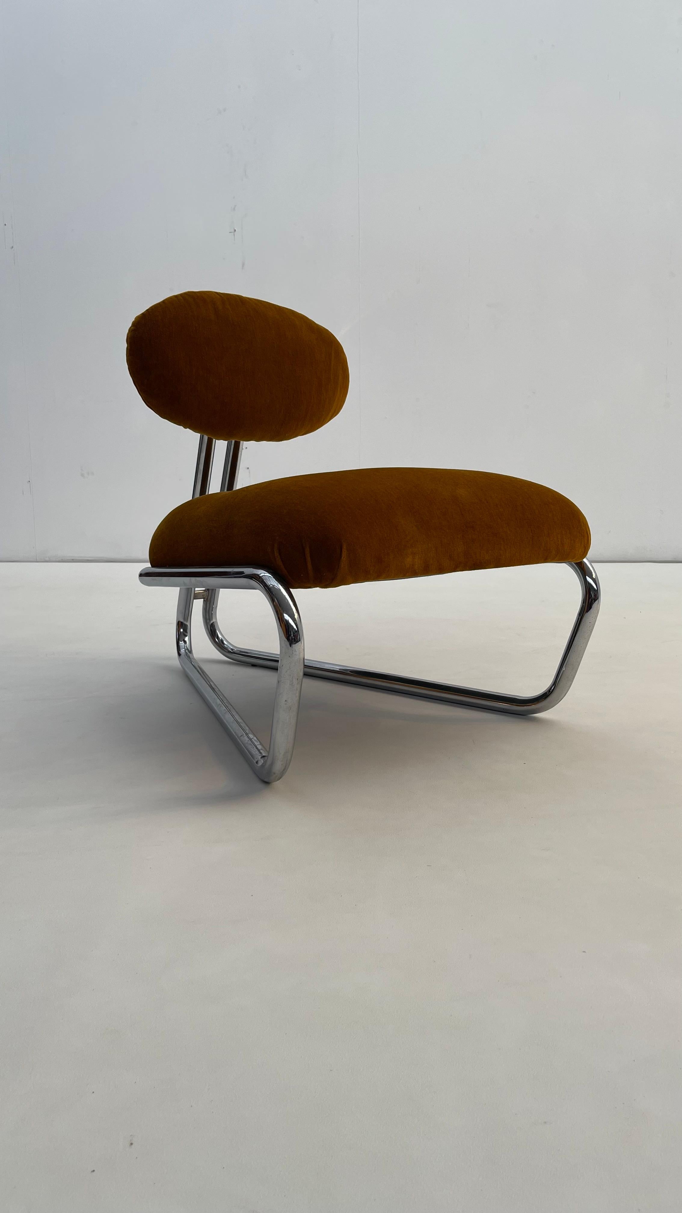 Little tubular lounge chair in rusty orange velvet For Sale 4