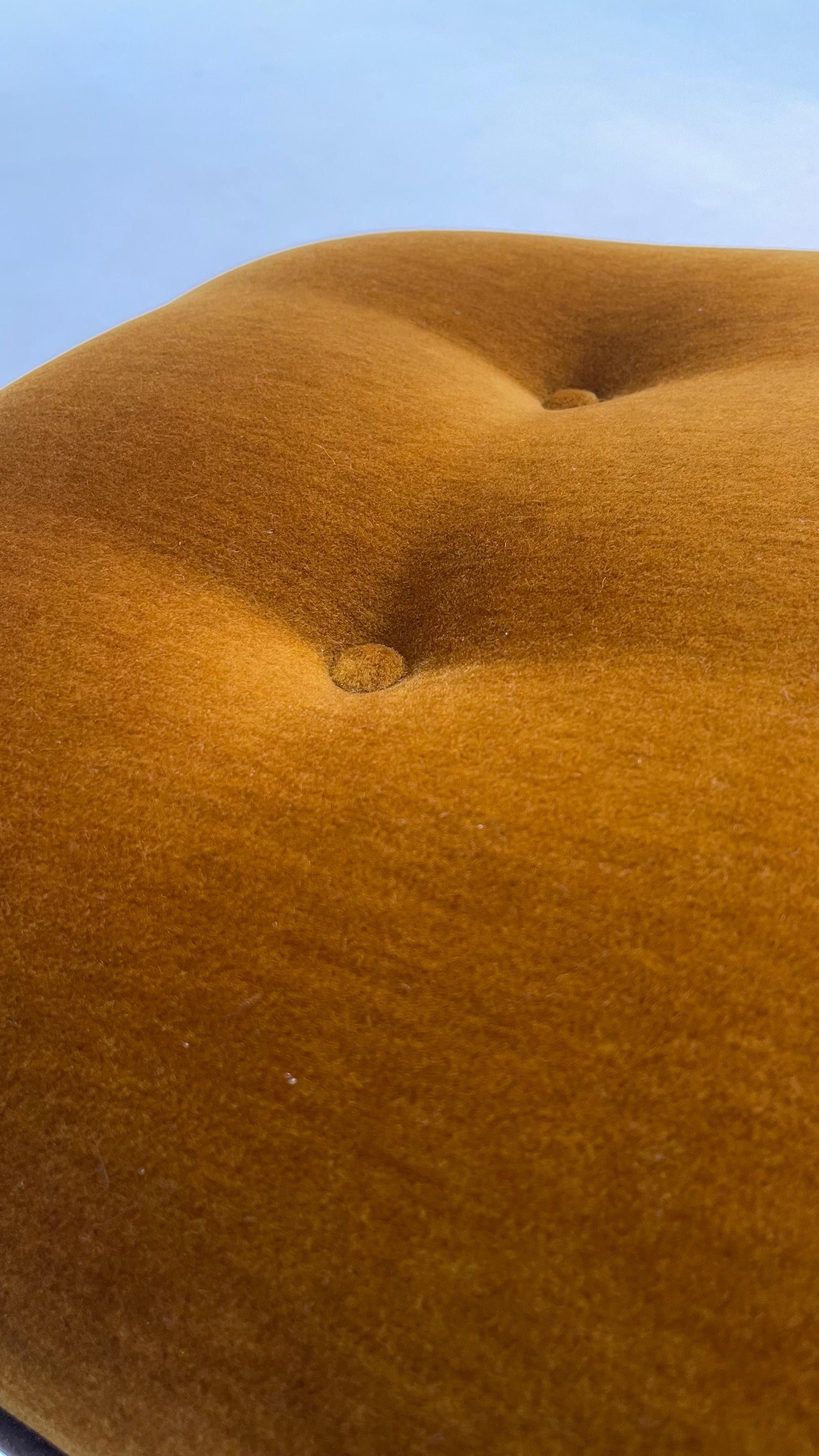 Italian Little tubular lounge chair in rusty orange velvet For Sale