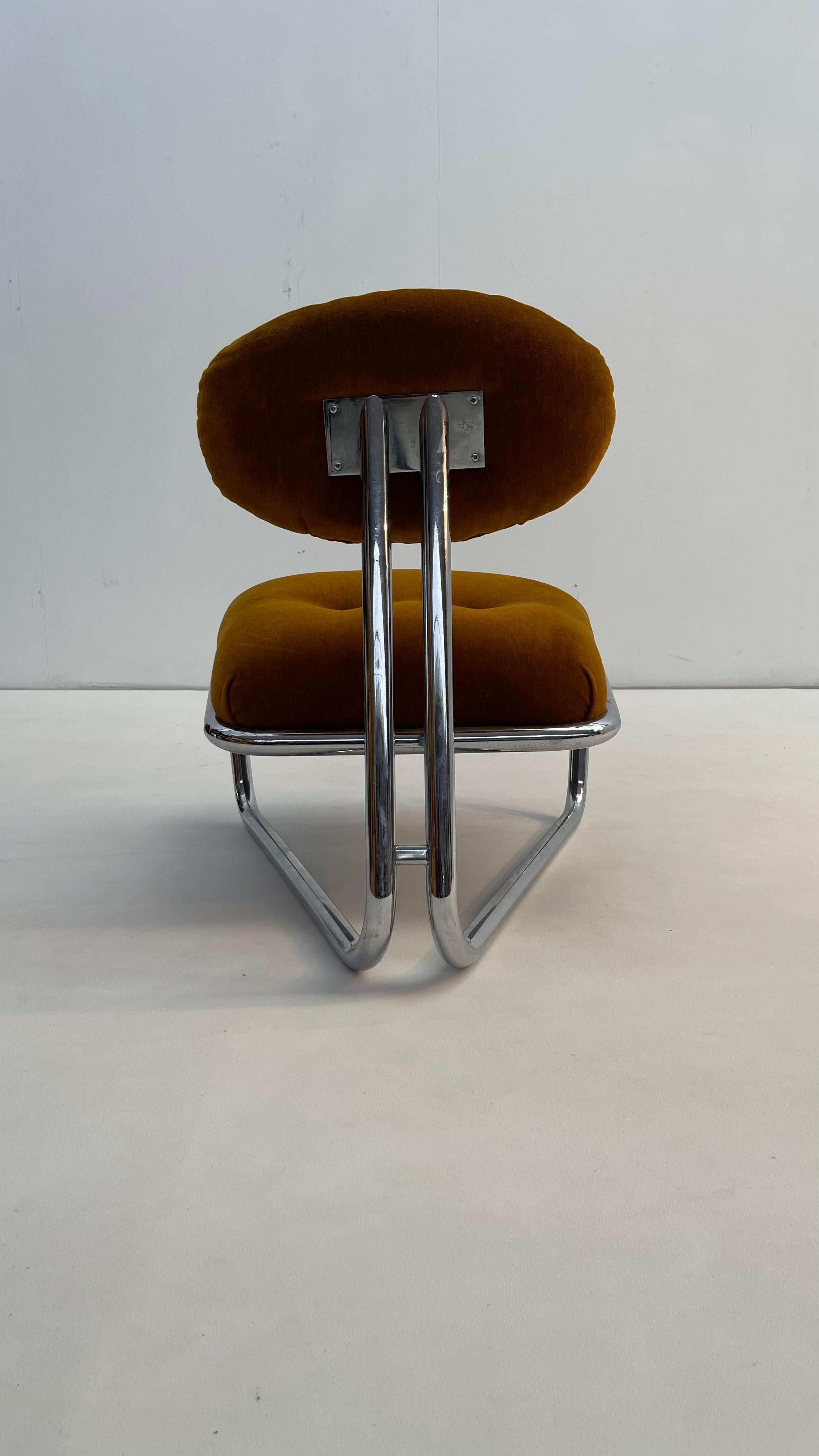 Little tubular lounge chair in rusty orange velvet For Sale 1