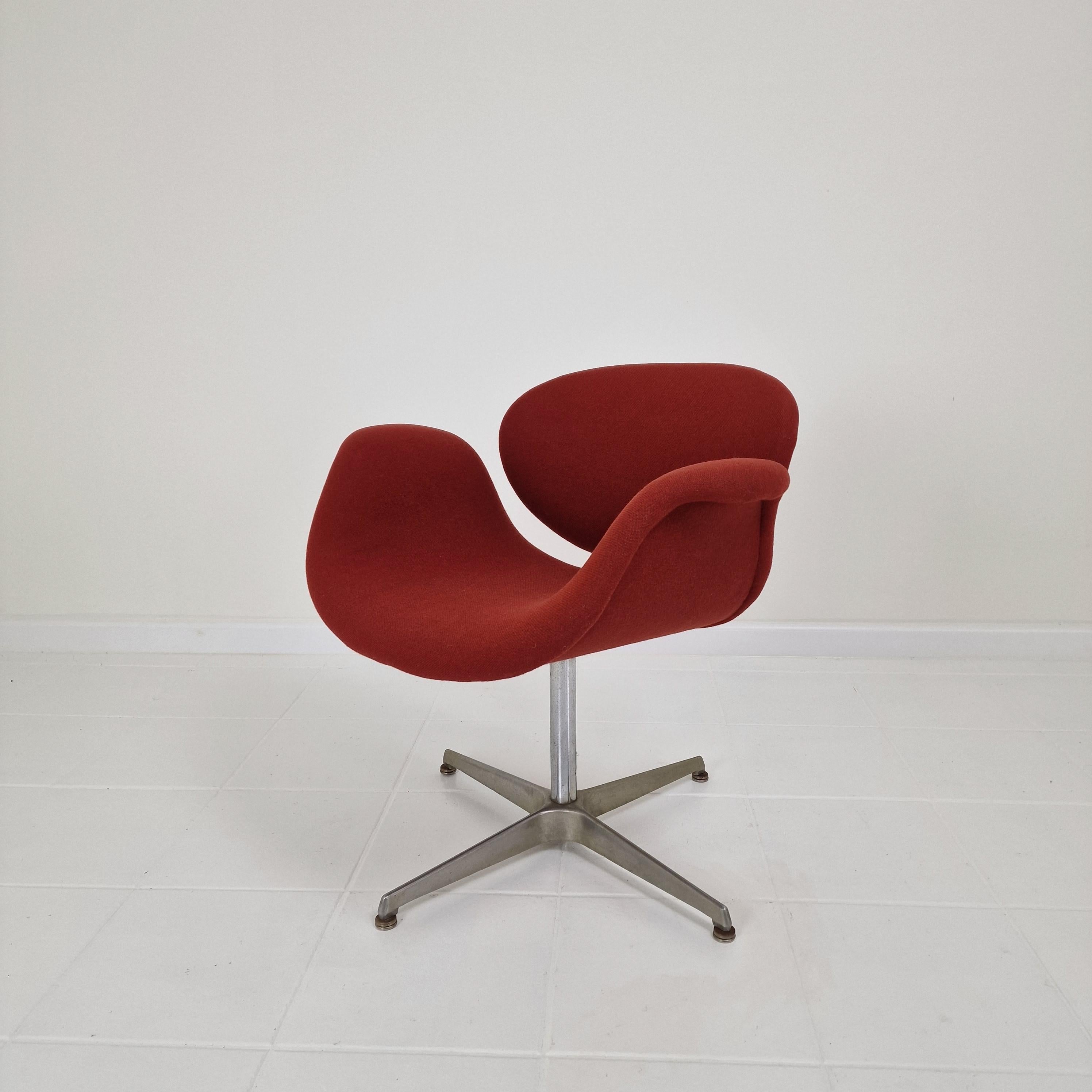 Silla Lounge 975 muy bonita y cómoda, diseñada por el famoso Geoffrey Harcourt para Artifort en los años 70.

Sillón pivotante bonito y muy cómodo.
Este 