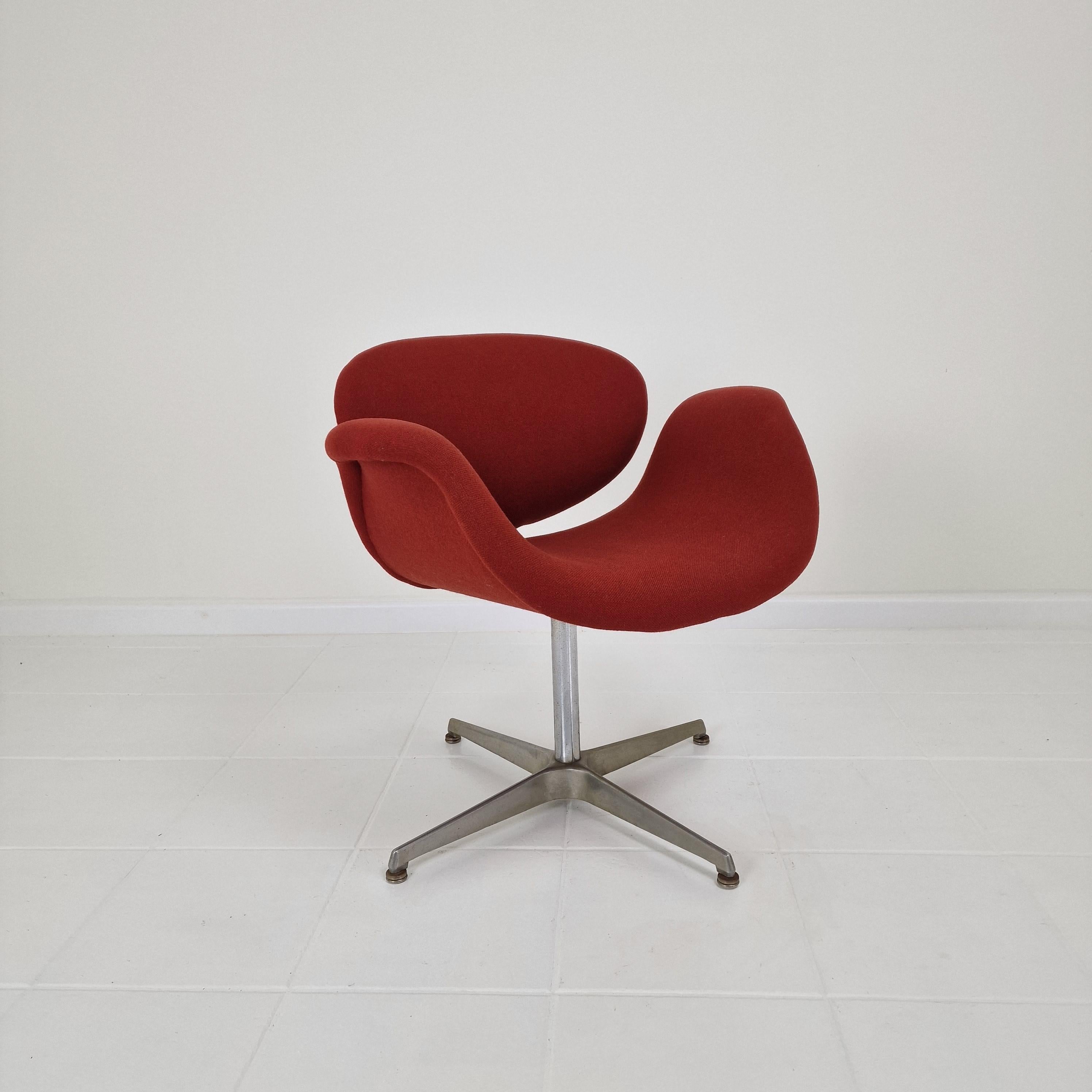 Sillón Tulipán con Base en Cruz de Pierre Paulin para Artifort, años 70 Moderno de mediados de siglo en venta