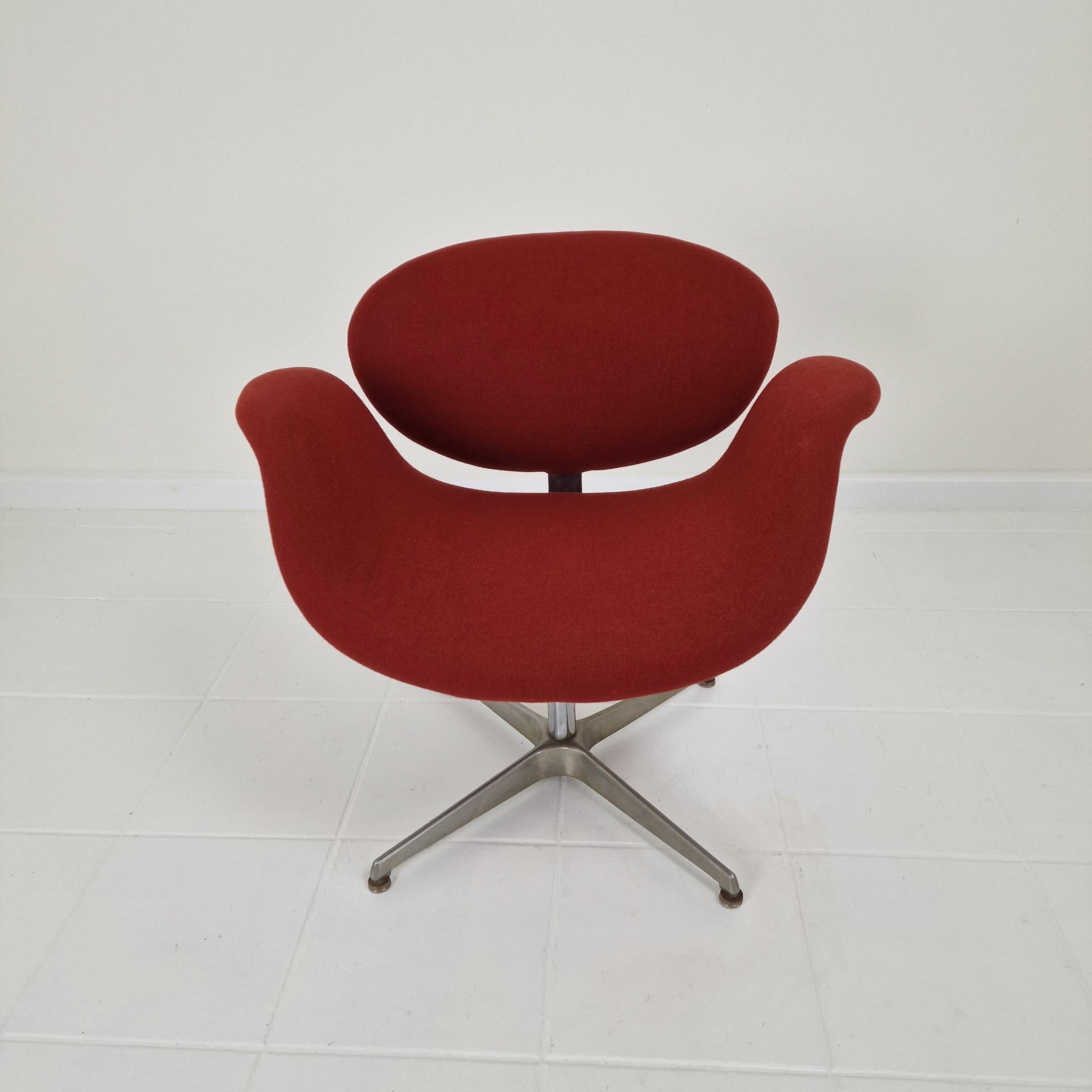 Sillón Tulipán con Base en Cruz de Pierre Paulin para Artifort, años 70 en Bueno estado para la venta en Oud Beijerland, NL