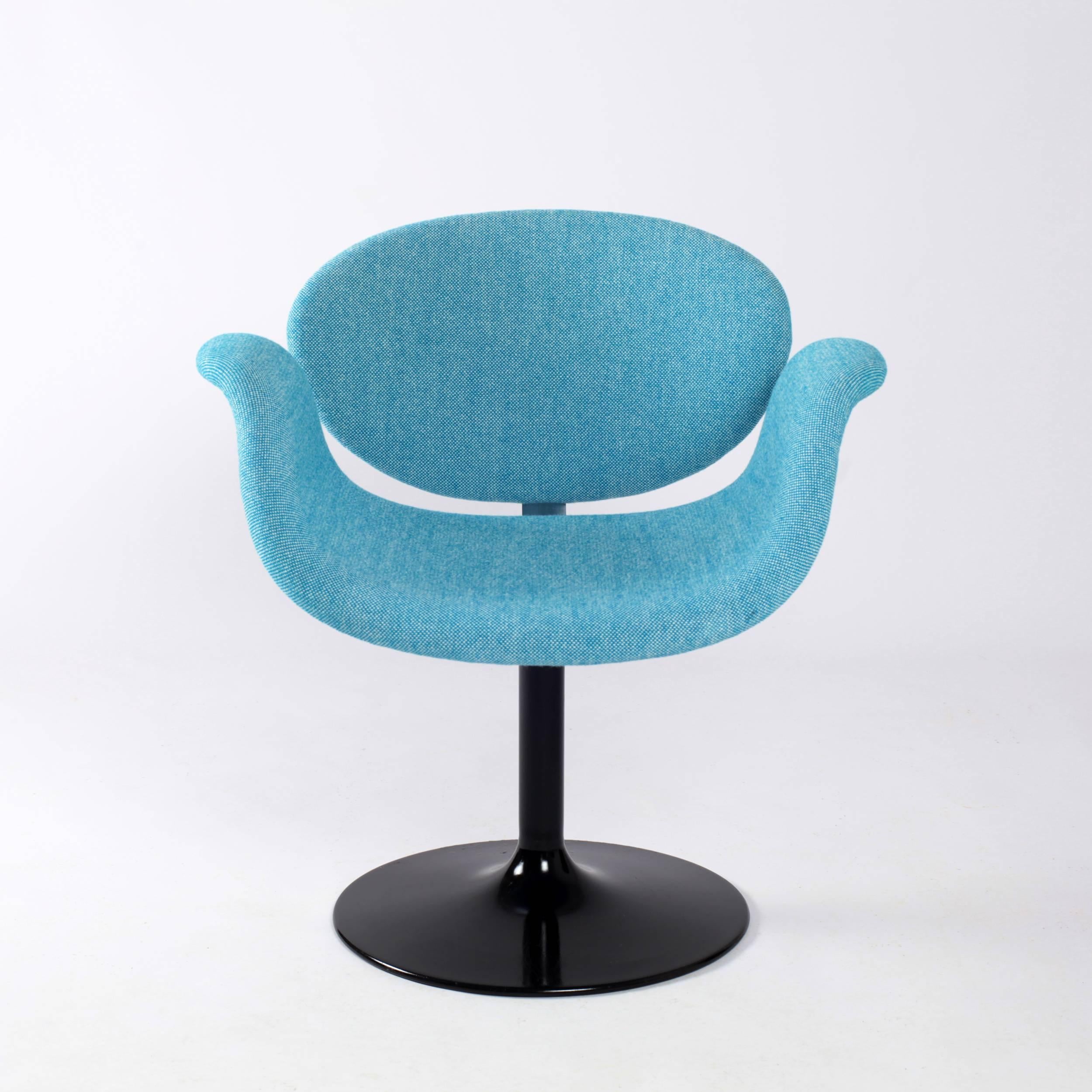 Three little tulip swivel chairs by Pierre Paulin for Artifort, 1963.
Newly upholstered with Kvadrat fabric.
Three different blue - light blue - blue - dark blue
Price per item.