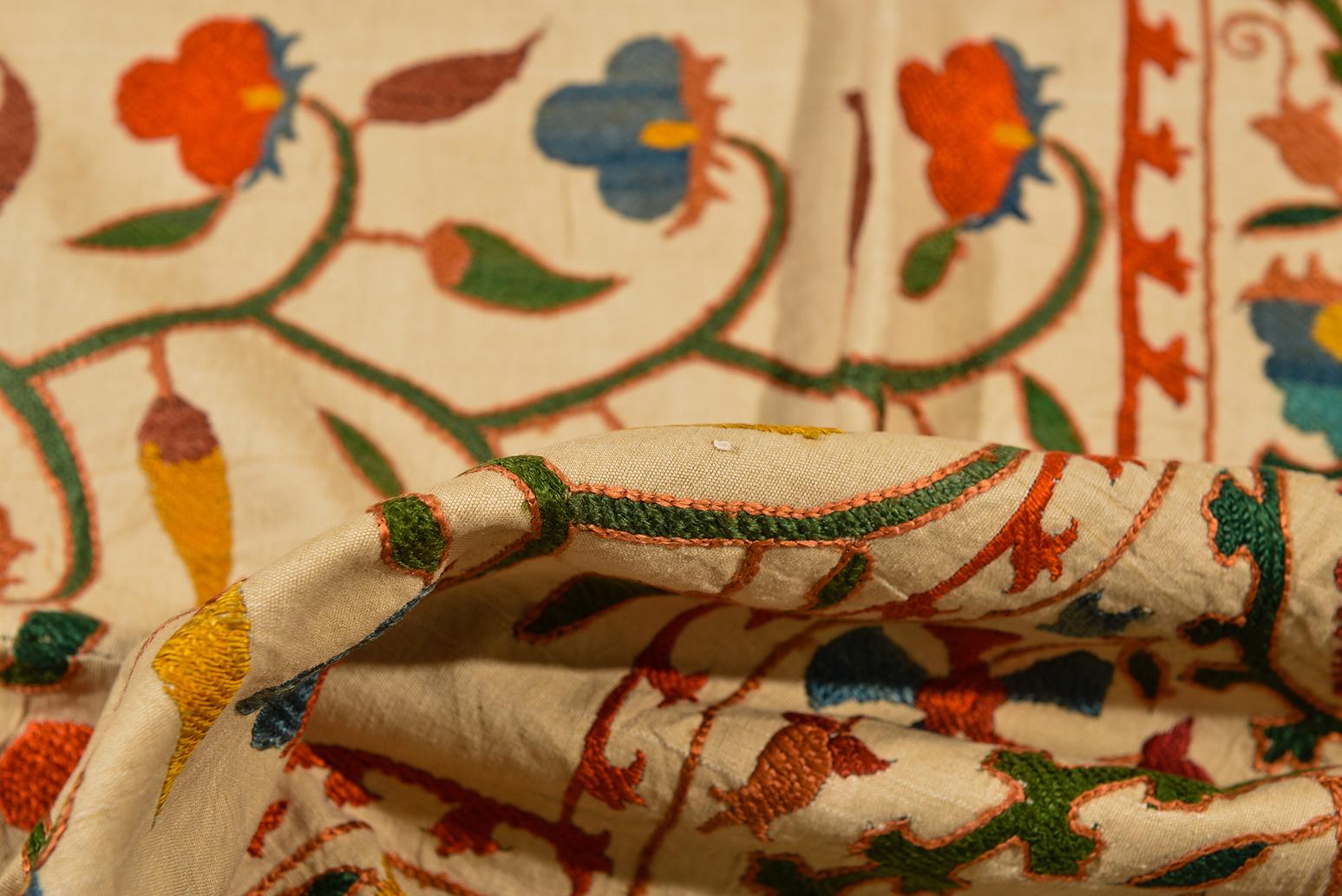 Kleiner Turkoman Susani Wandteppich (Handgewebt) im Angebot