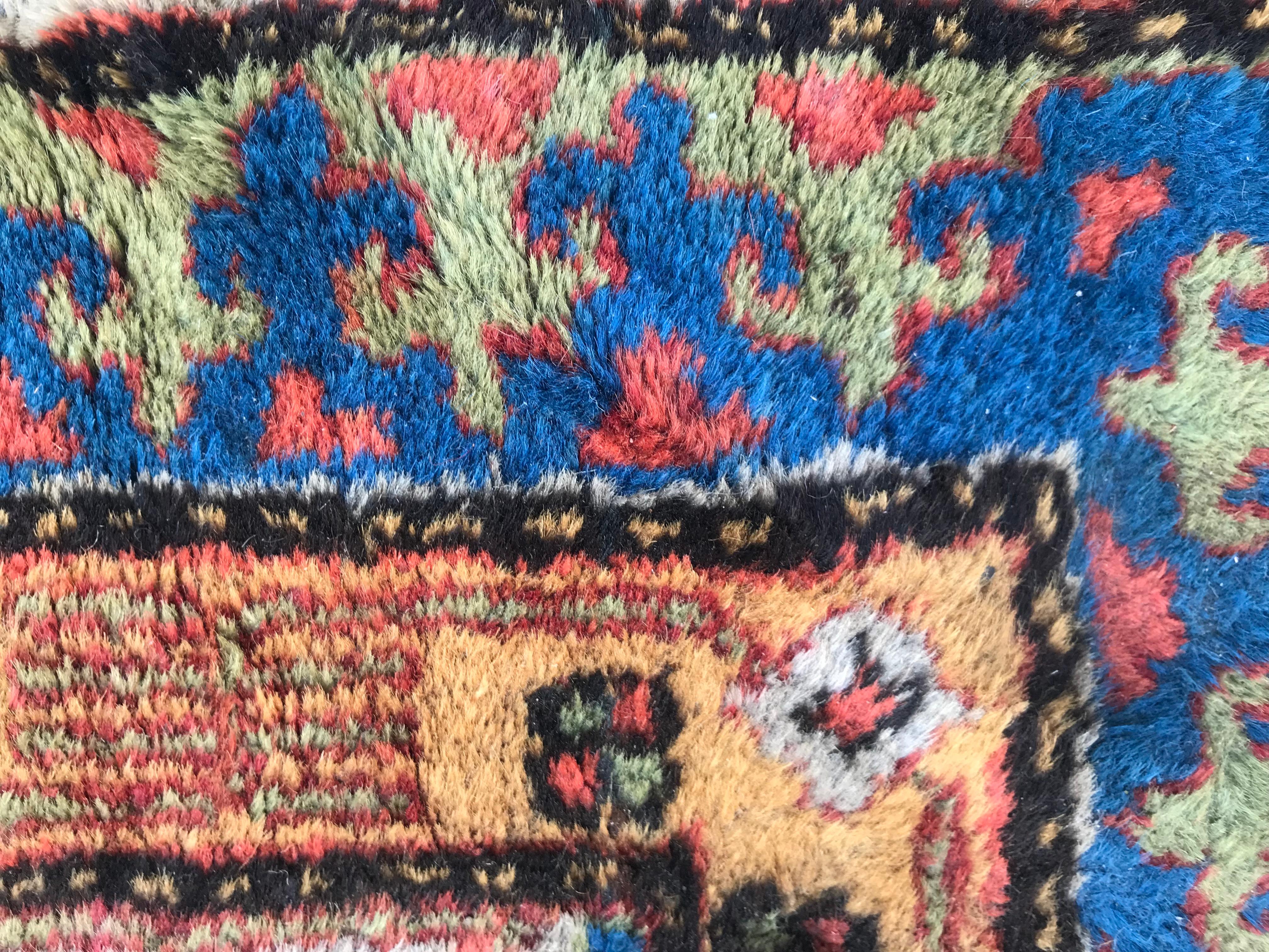 Petit Tapis Vintage Sinkiang:: Tapis Antique de Style Persan:: Tapis du 20ème siècle Bon état à Saint Ouen, FR