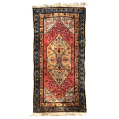 Petit Tapis Vintage Sinkiang:: Tapis Antique de Style Persan:: Tapis du 20ème siècle
