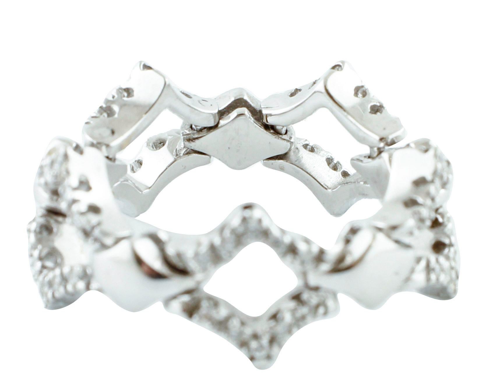 Kleine weiße Diamanten, Ring aus 18 Karat Weißgold im Modestil (Brillantschliff) im Angebot