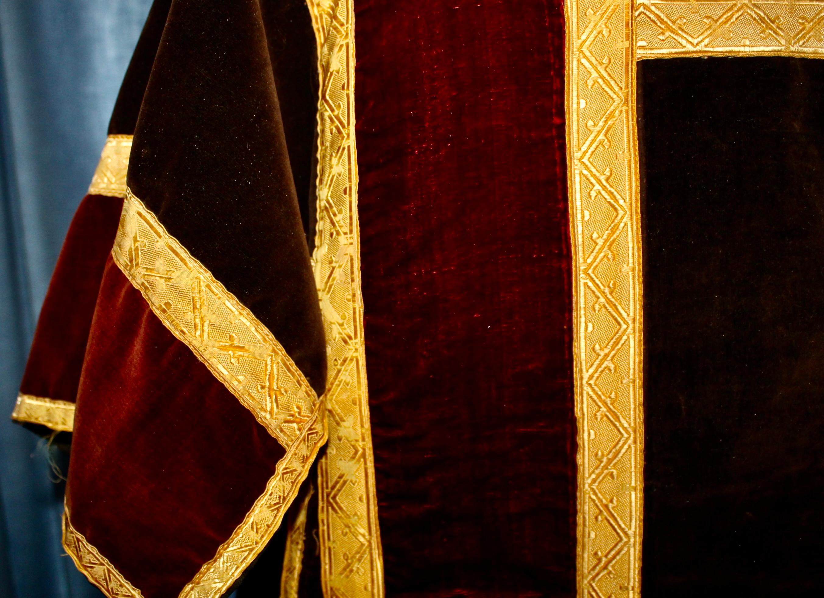 Casula liturgica in velluto e oro  19c. in vendita 5