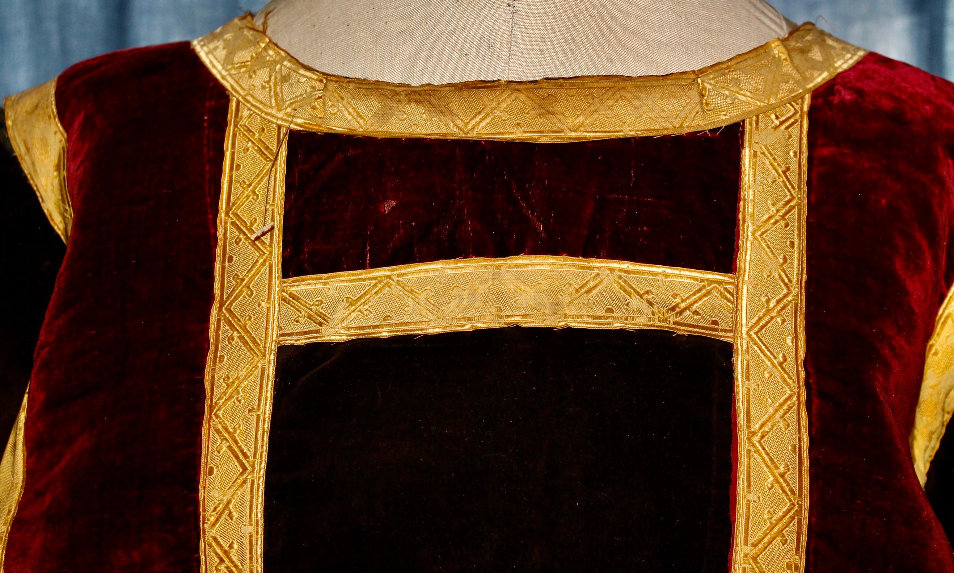 Casula liturgica in velluto e oro  19c. in vendita 1