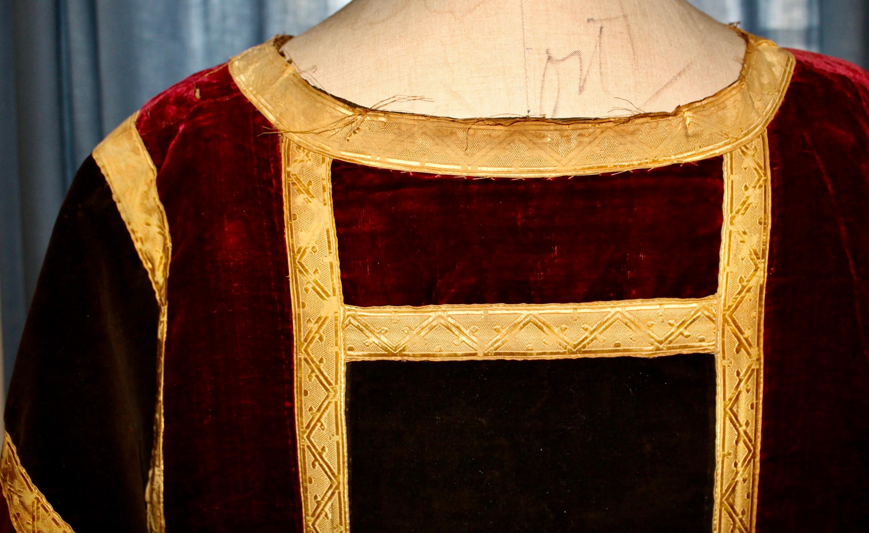 Casula liturgica in velluto e oro  19c. in vendita 3