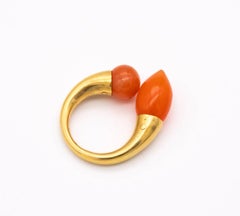 Liu Fang Hong Kong Toi Et Moi Ring aus 18 Karat Gold mit antikem römischem rotem Karneol