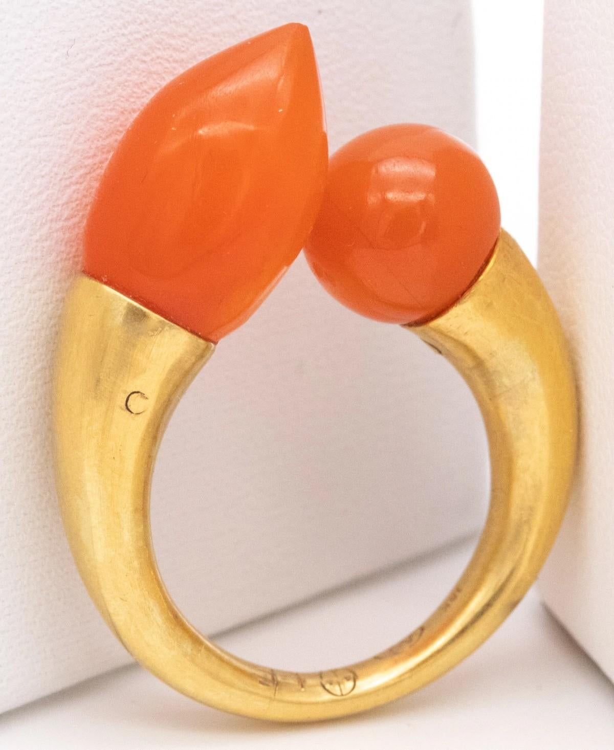 Liu Fang Hong Kong Toi Et Moi Ring aus 18 Karat Gold mit antikem römischem rotem Karneol (Cabochon) im Angebot