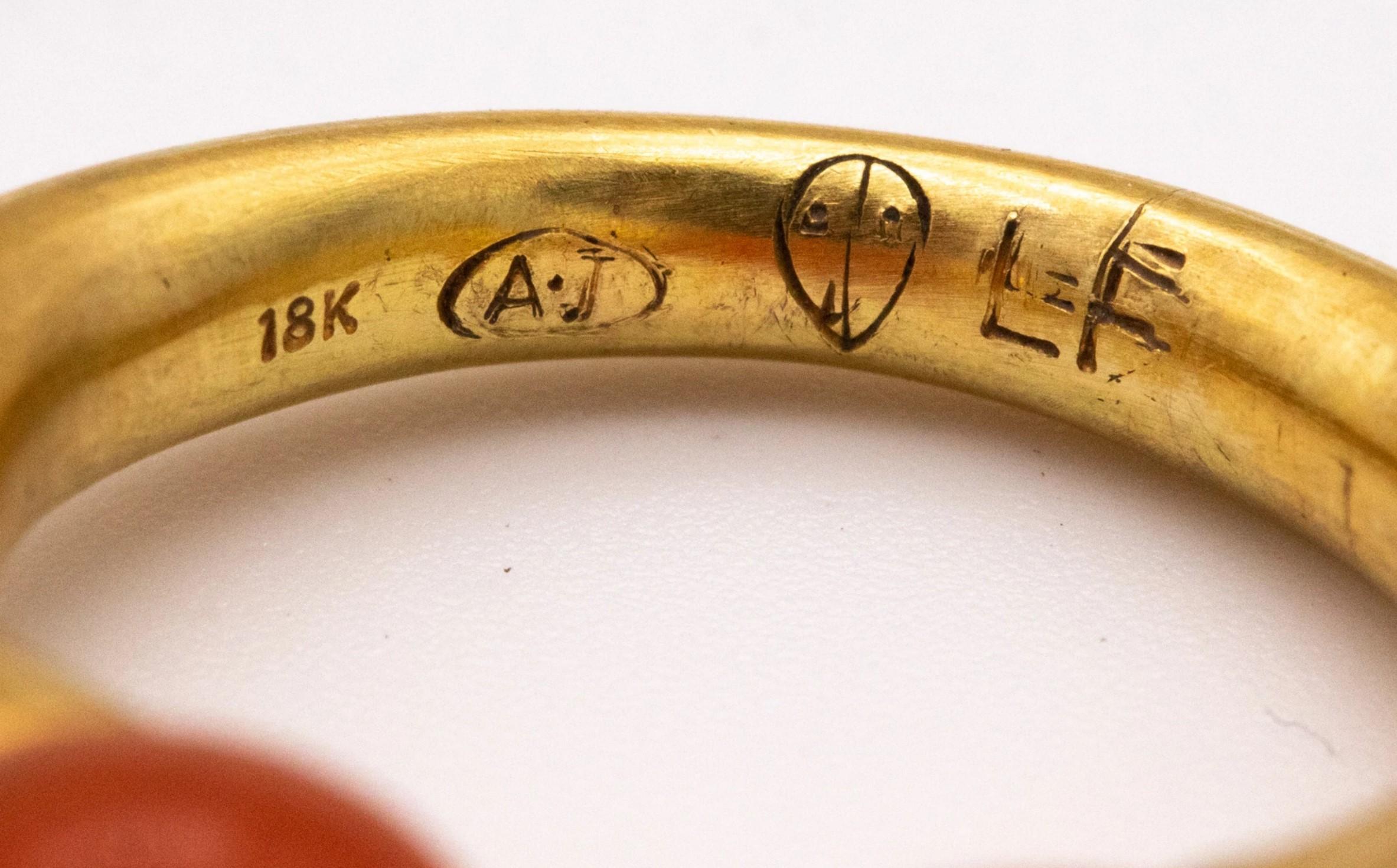 Liu Fang Hong Kong Toi Et Moi Ring aus 18 Karat Gold mit antikem römischem rotem Karneol im Zustand „Hervorragend“ im Angebot in Miami, FL