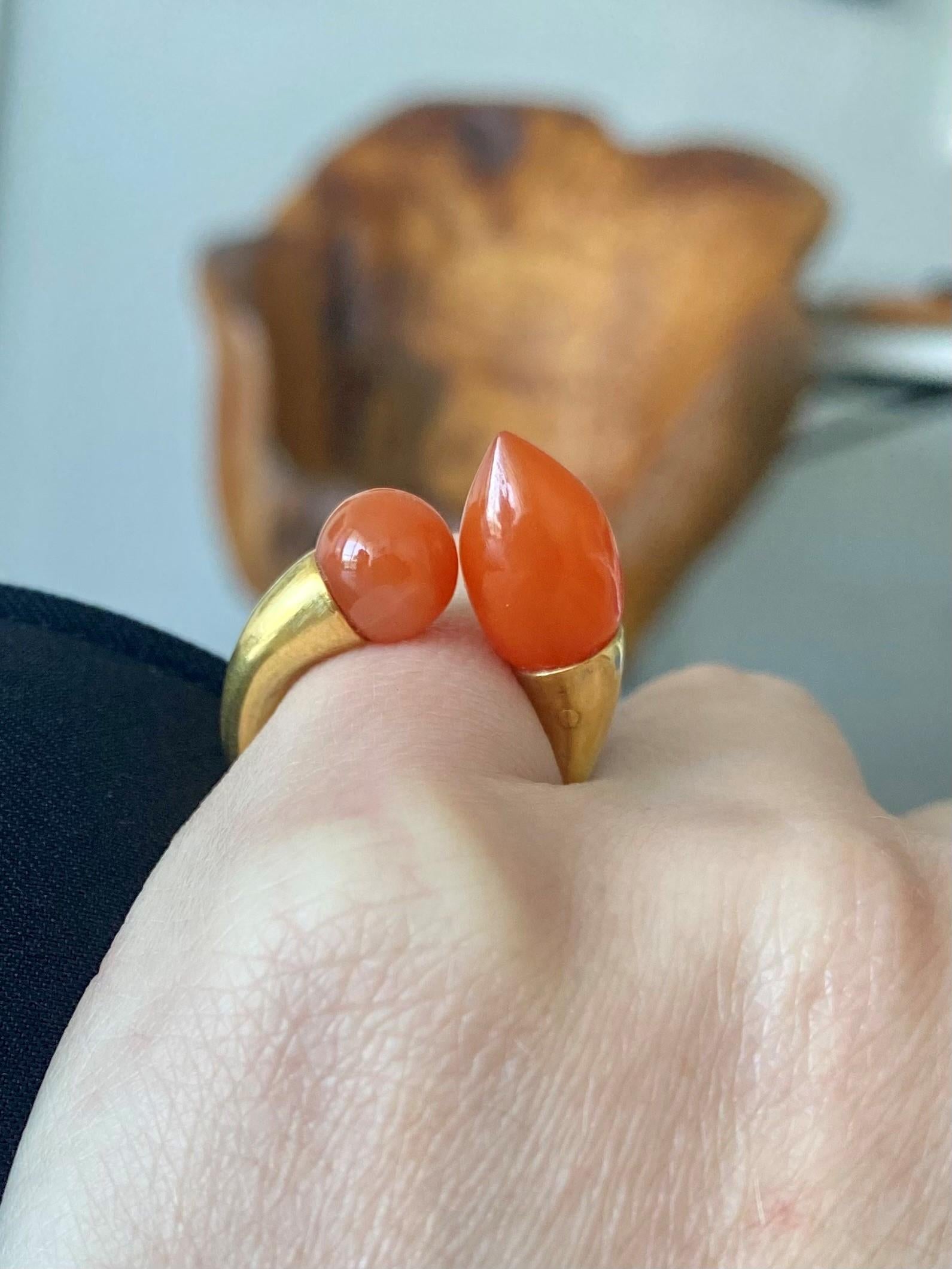 Liu Fang Hong Kong Toi Et Moi Ring aus 18 Karat Gold mit antikem römischem rotem Karneol im Angebot 3