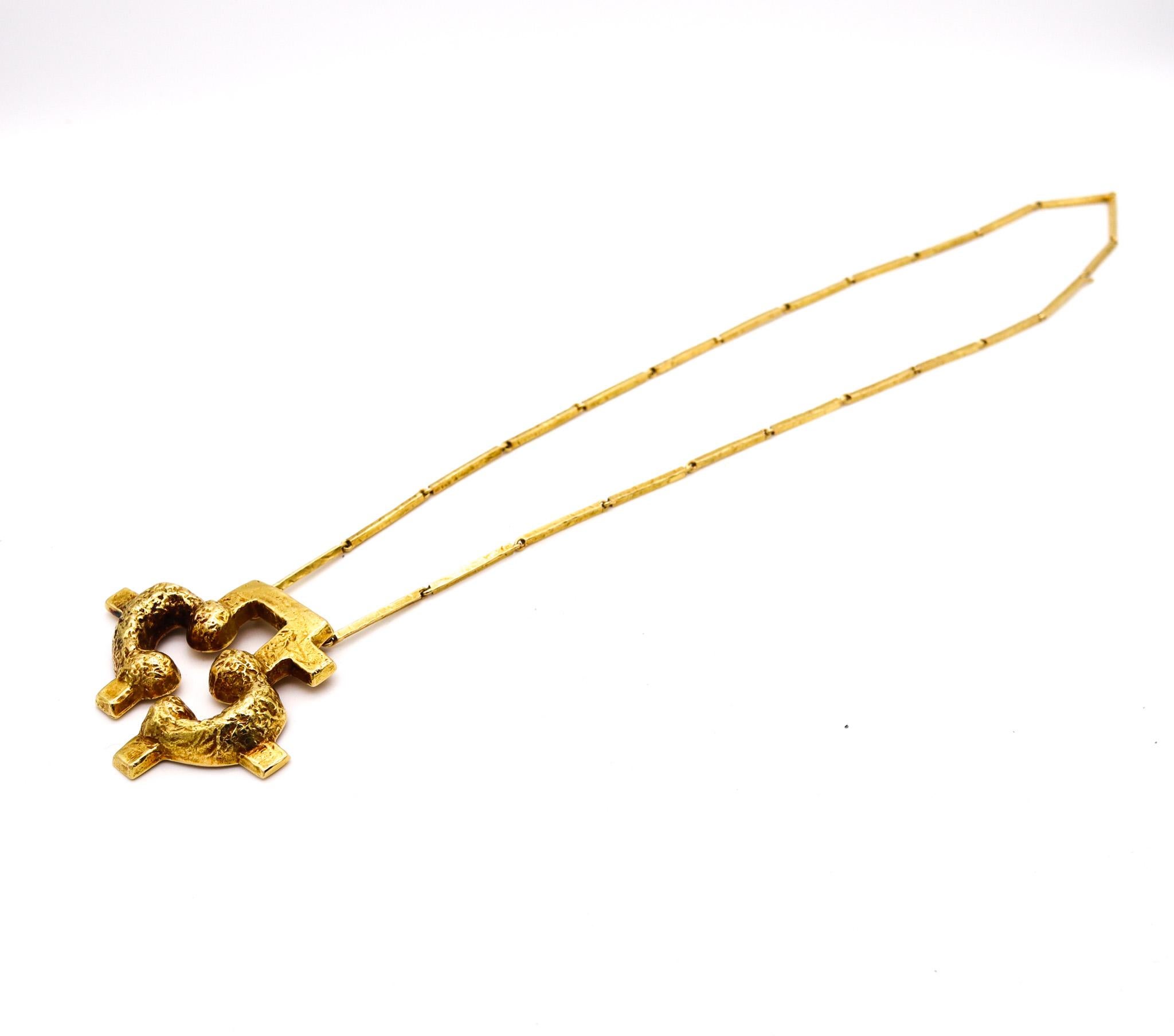 Modernist Liuba Wolf 1970 Concretism Sculptural Pendant Necklace Chain In 18Kt Yellow Gold For Sale