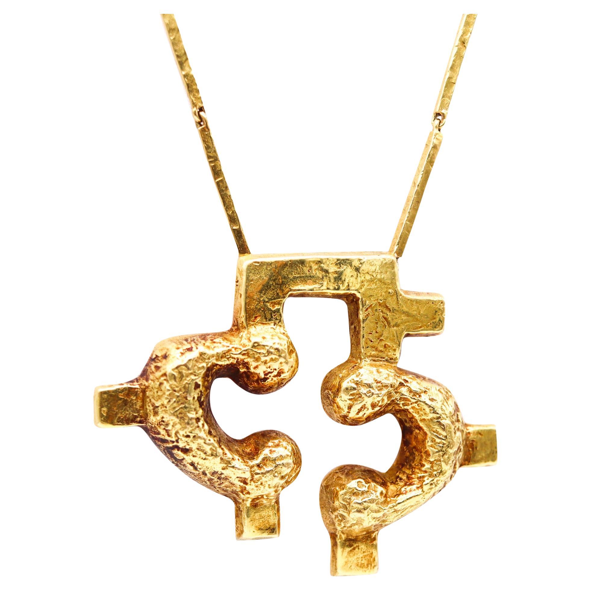 Liuba Wolf, collier pendentif sculptural en or jaune 18 carats, 1970 en vente