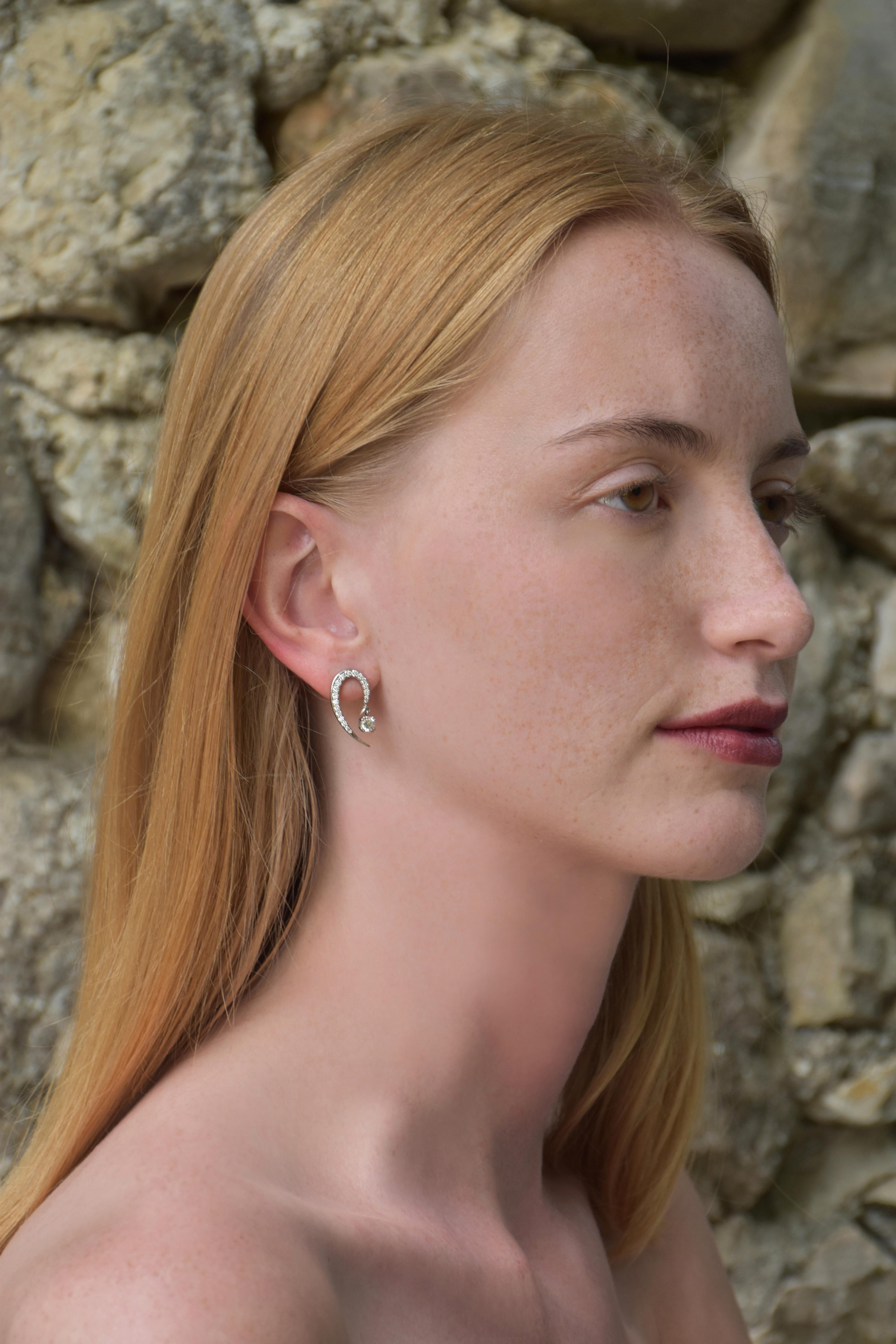 Liv Luttrell Curve Earrings and Contour Pendant White Diamonds and White Gold In New Condition For Sale In London, GB