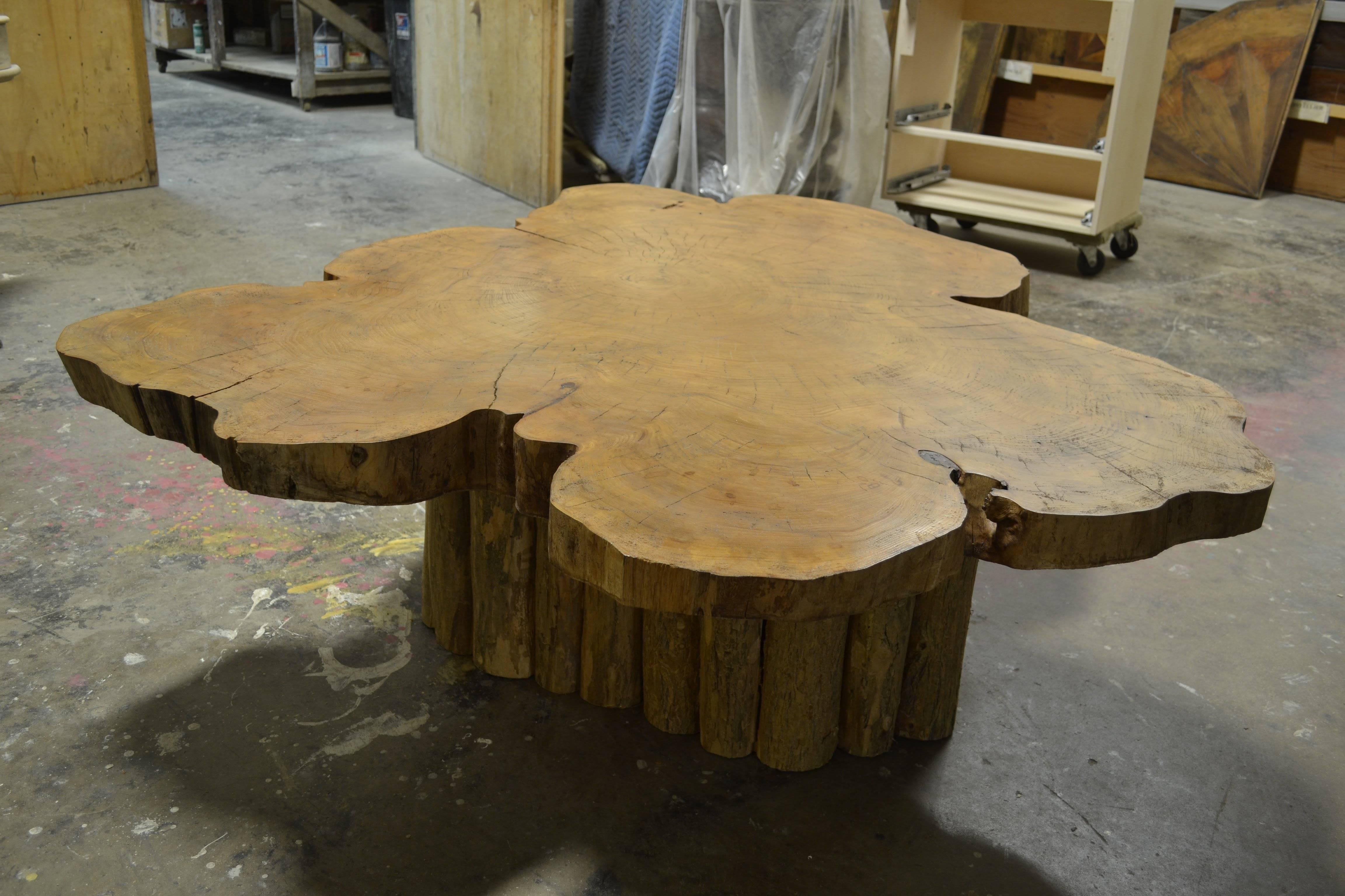 Live Edge Coffee Table In Excellent Condition For Sale In Chicago, IL