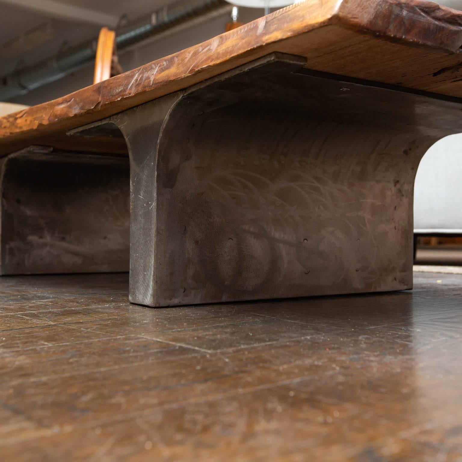 Live Edge Coffee Table In Excellent Condition In New London, CT