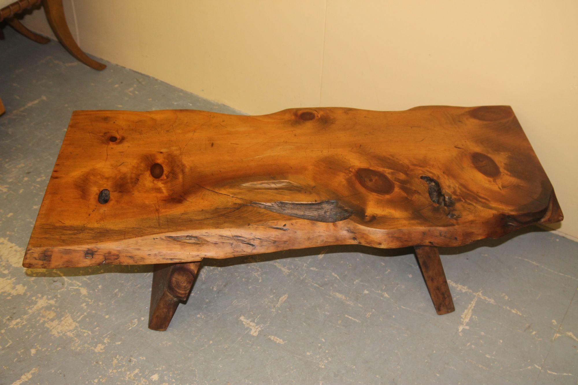 Live Edge Coffee Table In Good Condition In Asbury Park, NJ